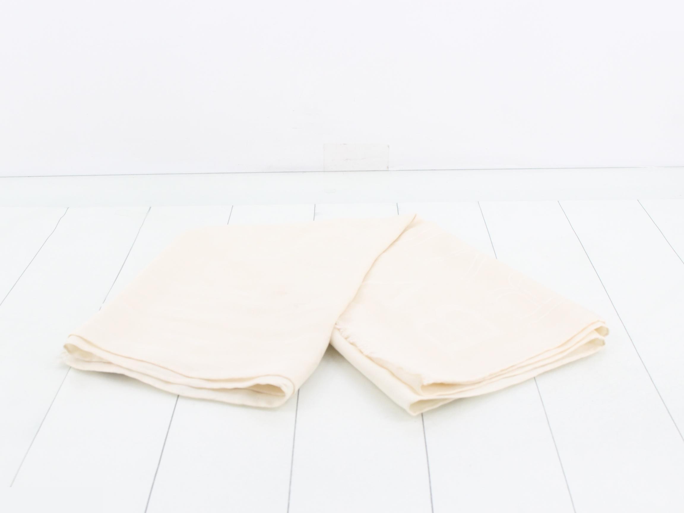 Silk stole, 68cm wide, 92cm long, off-white wool. — view 3