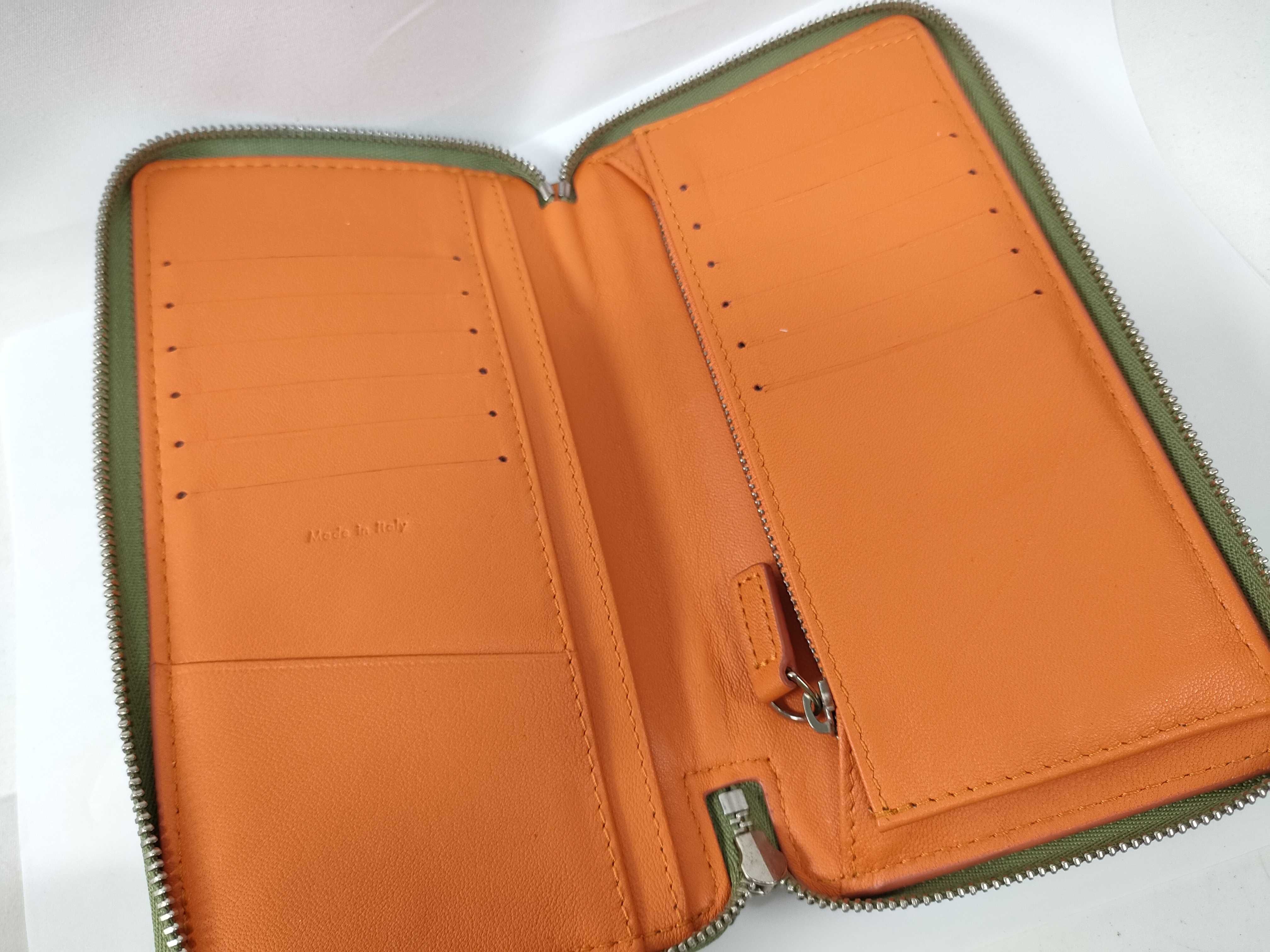 Bicolor Long Wallet, Round Zip Wallet — view 9