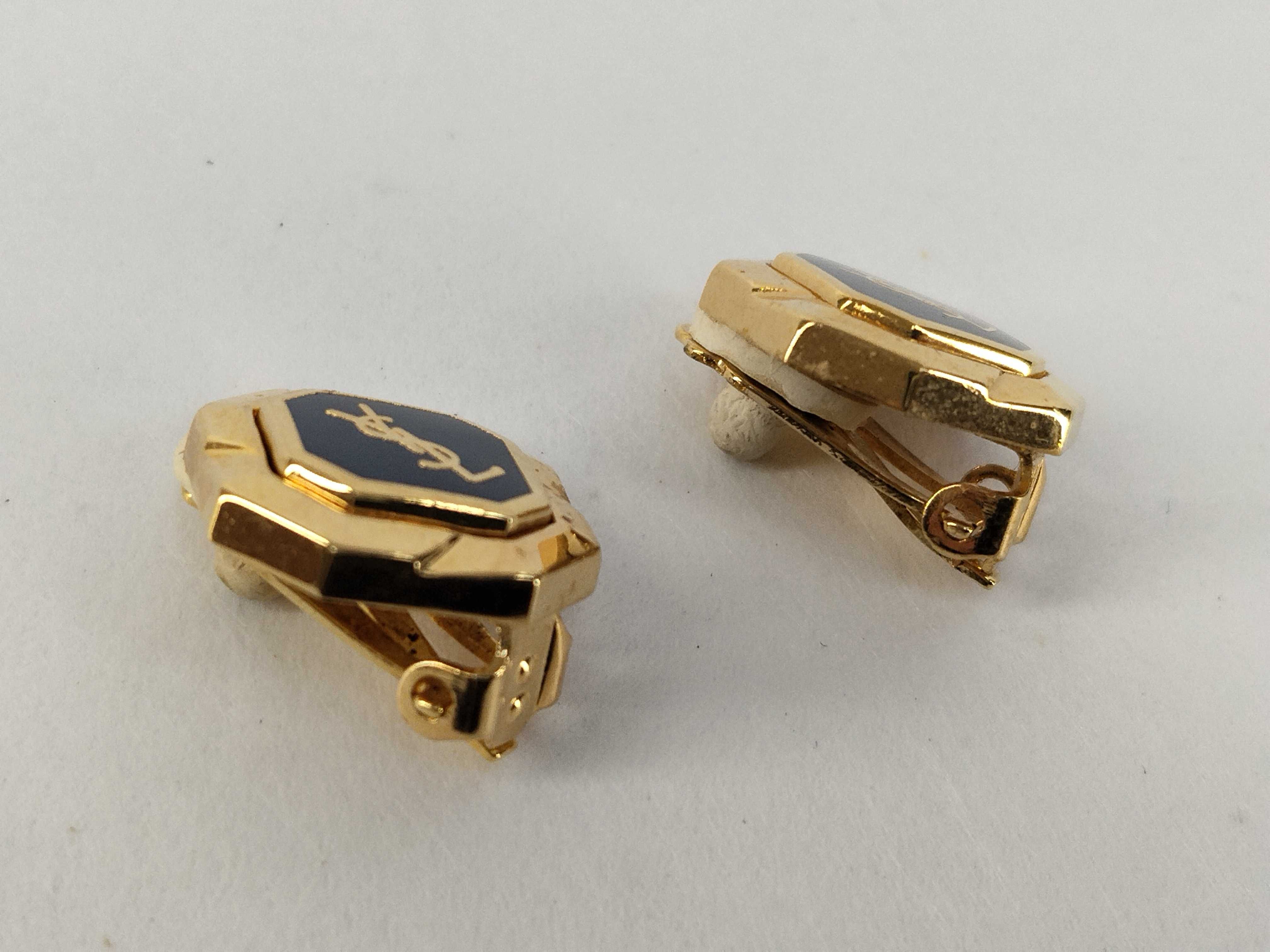 logo Cassandra octagonal black and gold earrings. — view 2