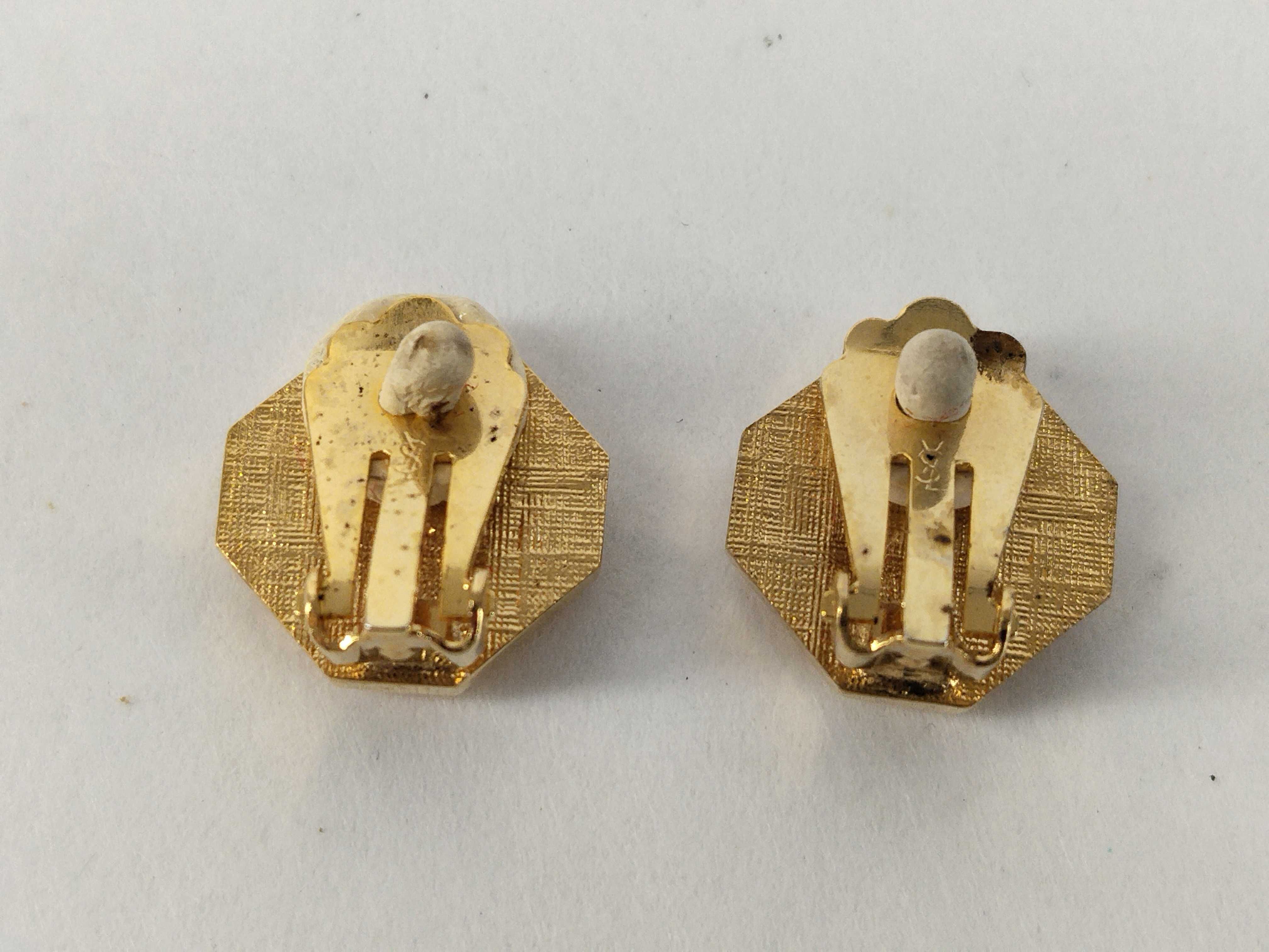 logo Cassandra octagonal black and gold earrings. — view 3