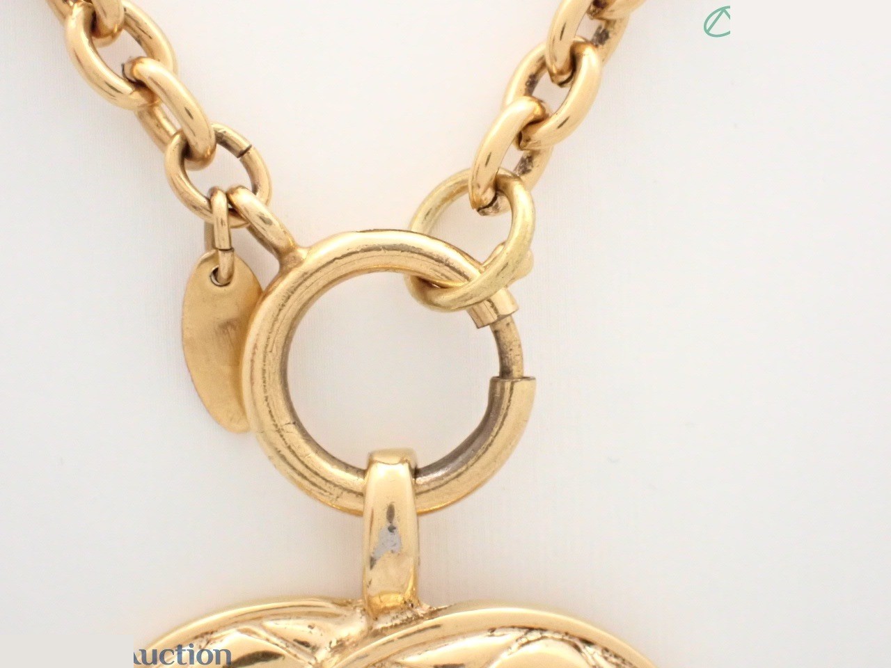 Vintage classic (precious metal) necklace/pendant with original box. — view 2