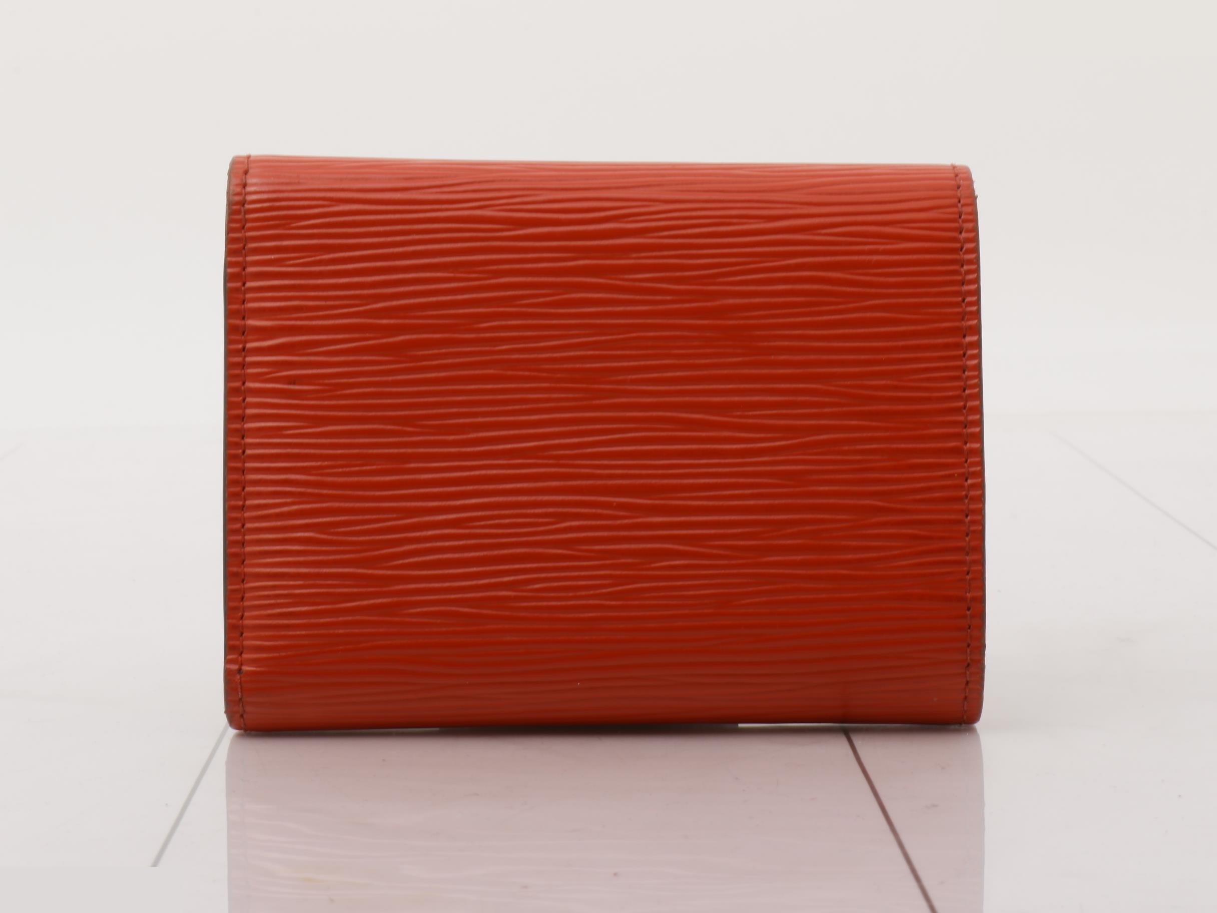 Epi Portefeuille Victorine Coquelicot Tri-fold Wallet — view 2