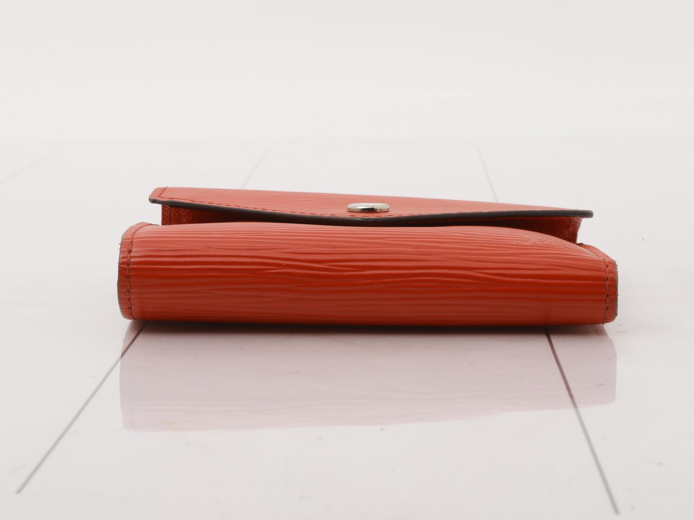 Epi Portefeuille Victorine Coquelicot Tri-fold Wallet — view 3