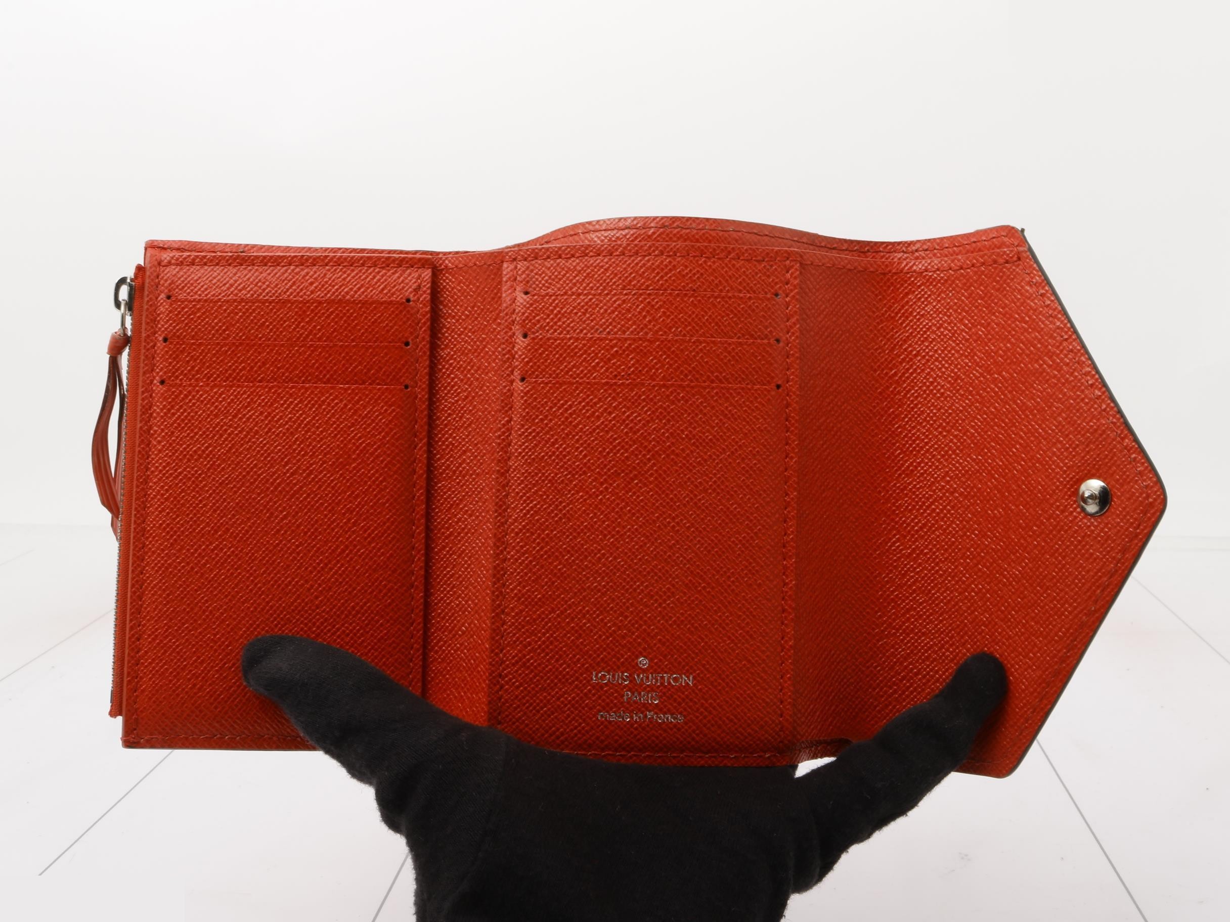 Epi Portefeuille Victorine Coquelicot Tri-fold Wallet — view 4