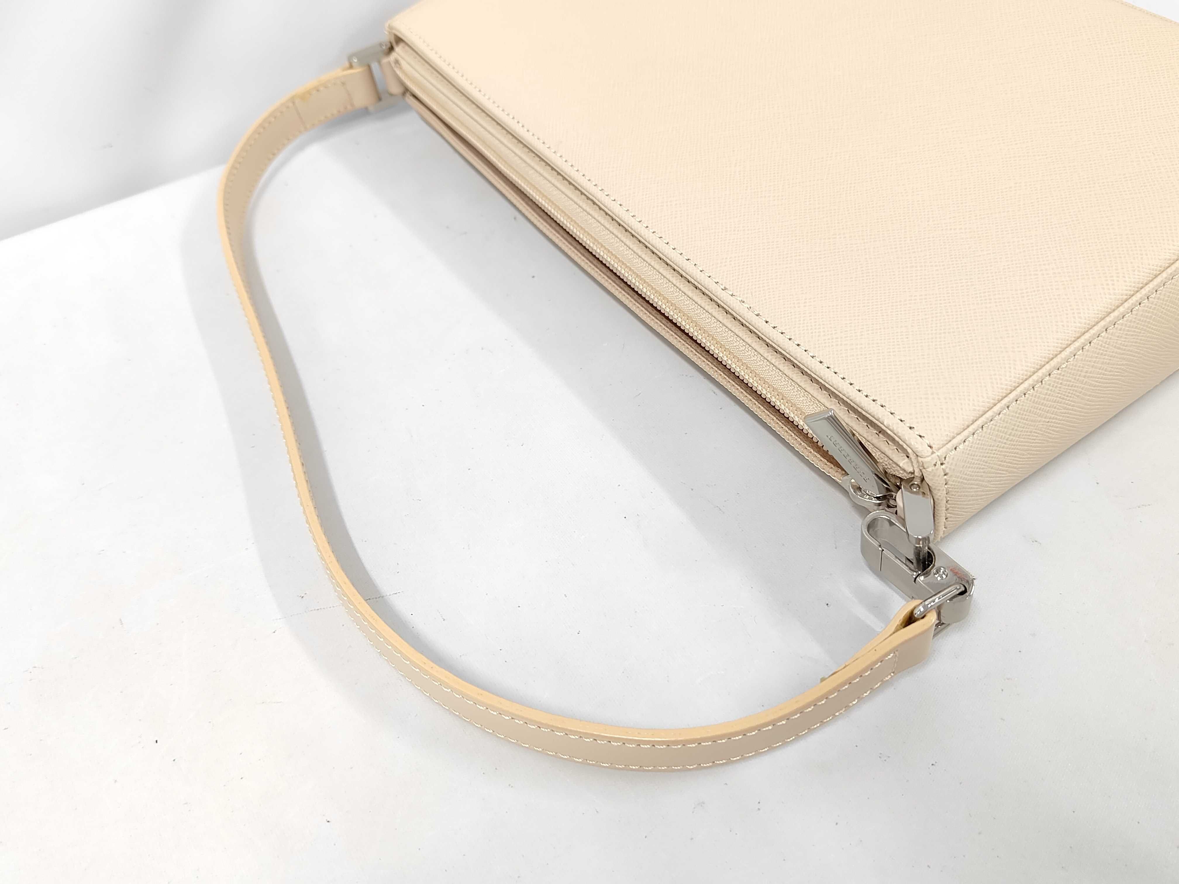 Leather Nova Check Handbag One-Shoulder Bag — view 5