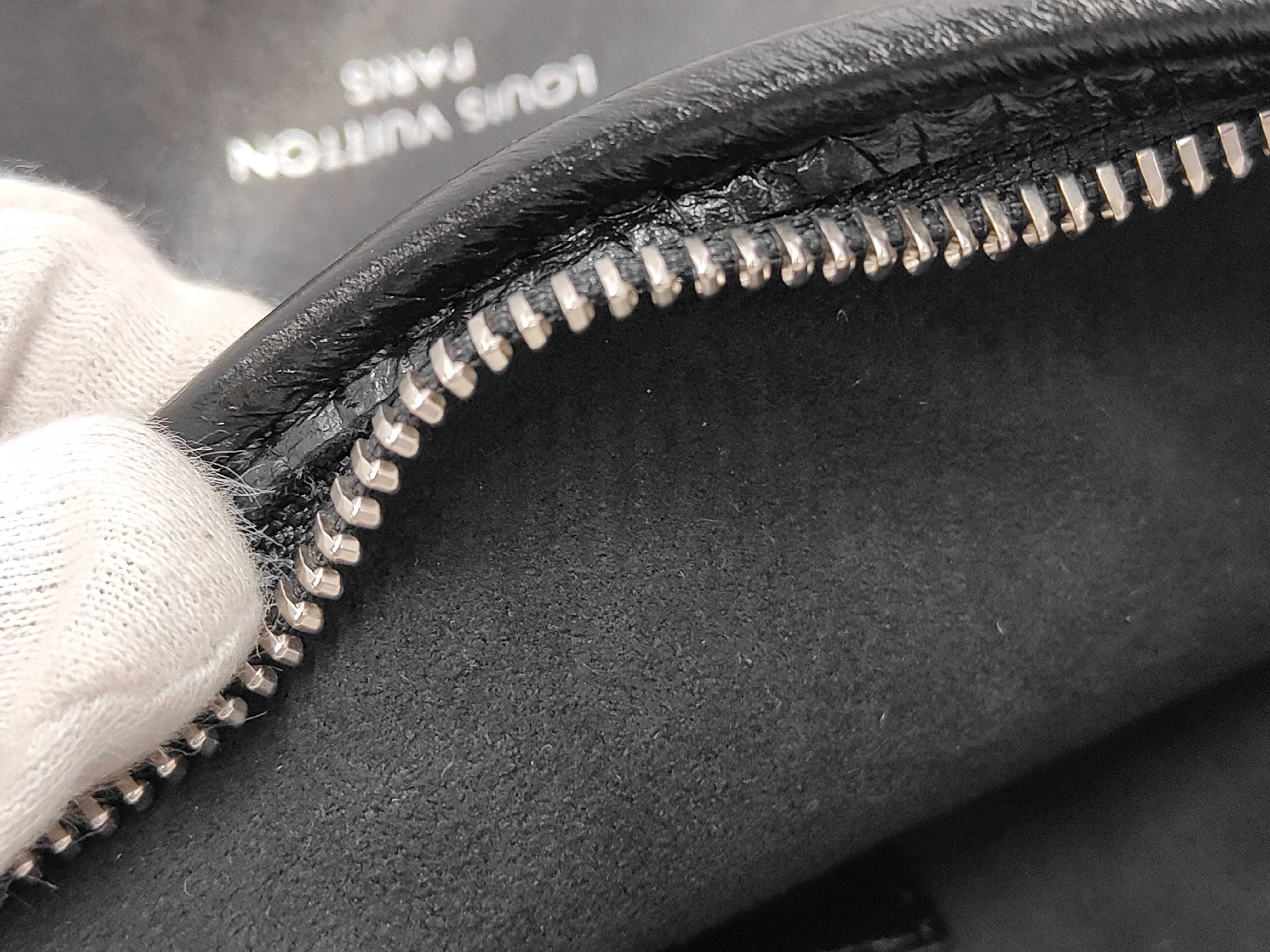 Carryall EW Vibe Lambskin Black M28160 RFID Shoulder Bag — view 9