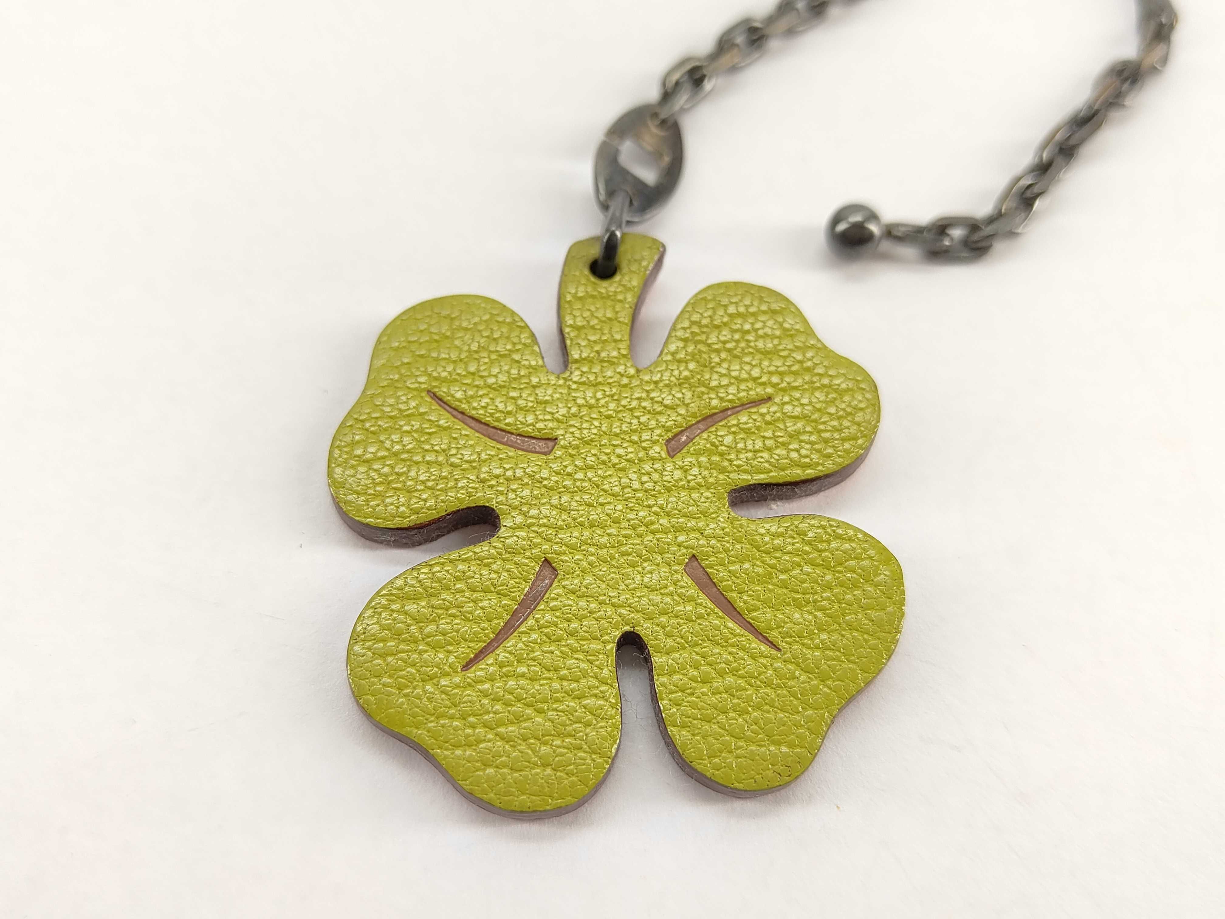 Clover Charm — view 2