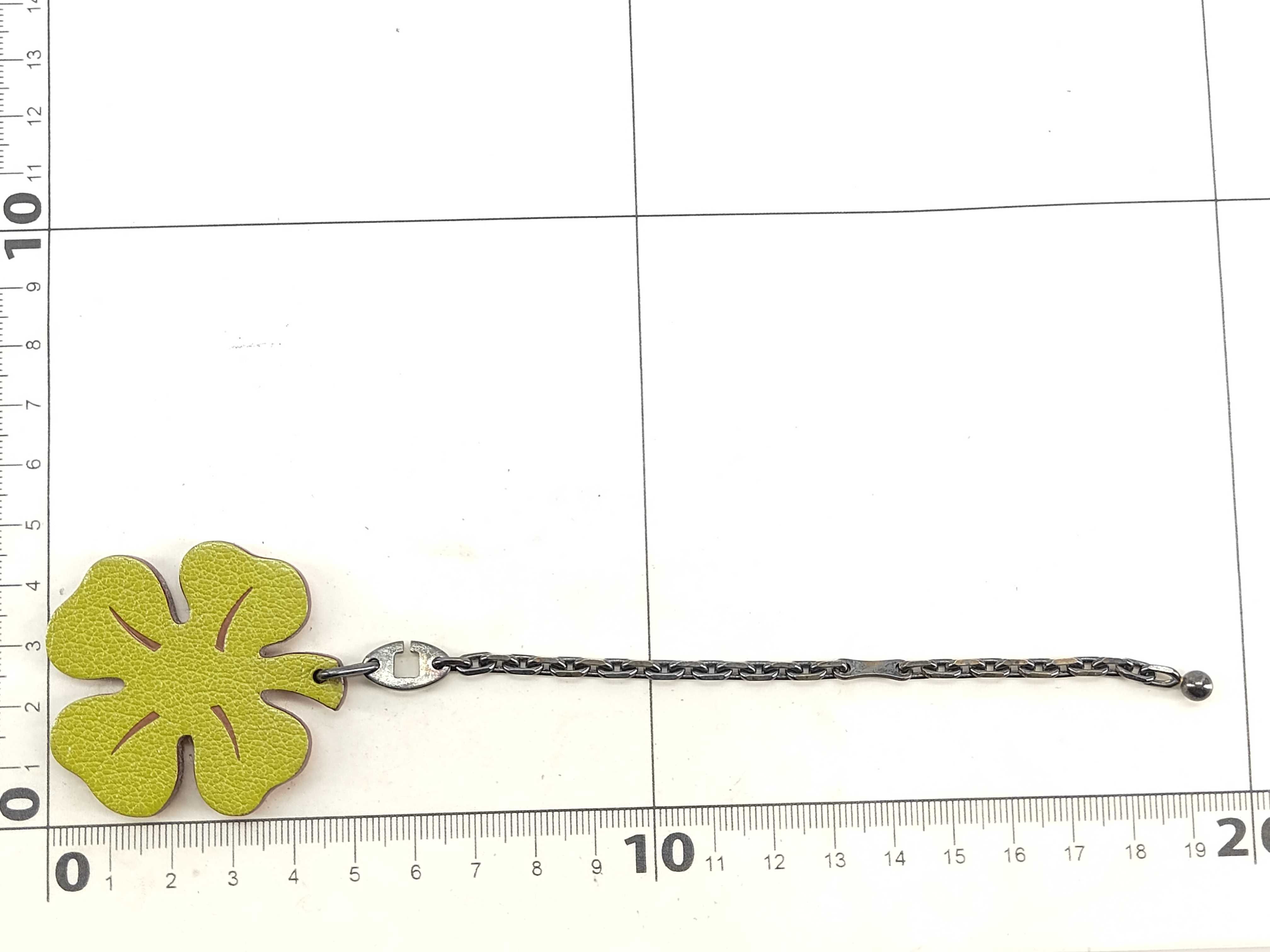 Clover Charm — view 12