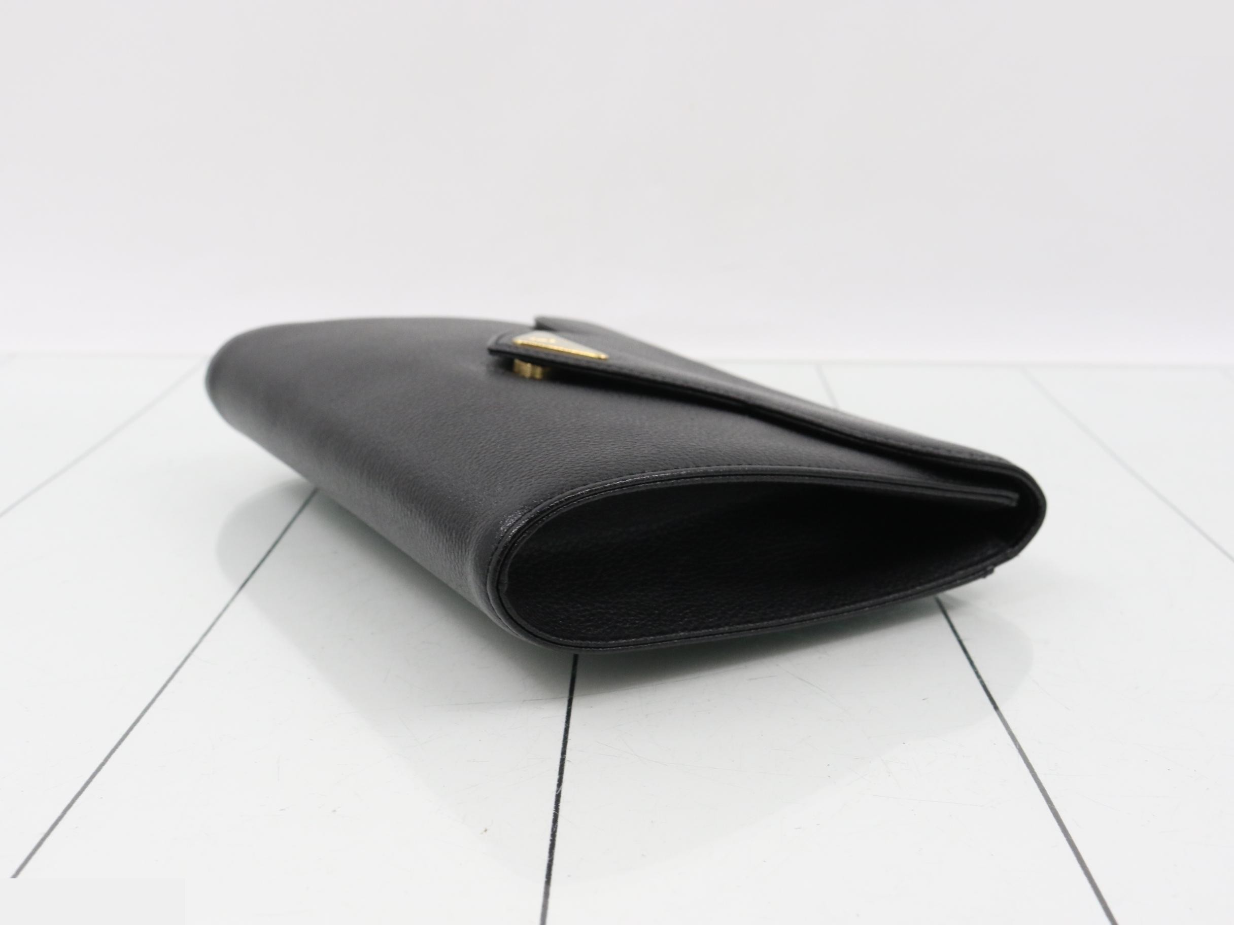 logo clutch bag, leather, black — view 6
