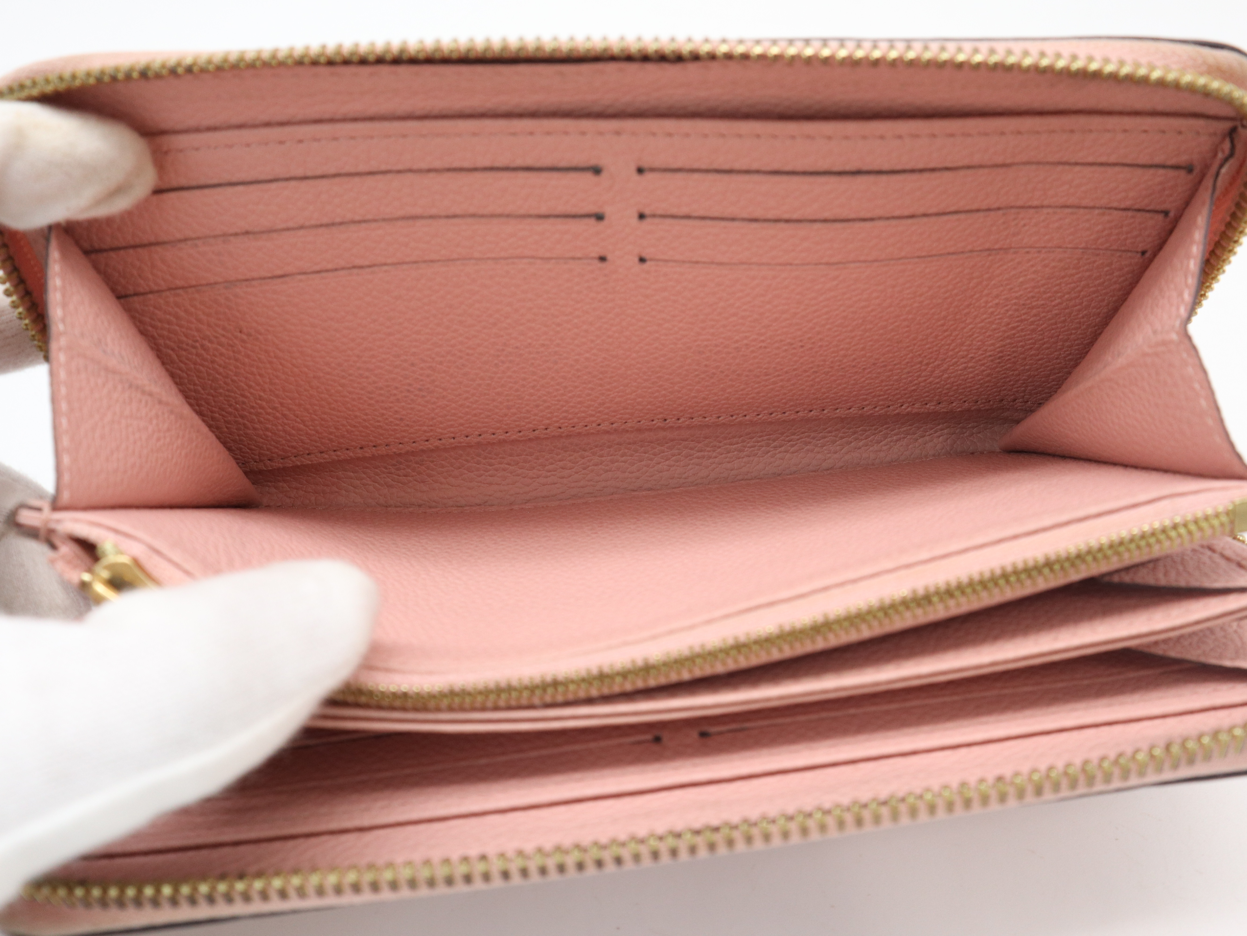 M64090 Empreinte Zippy Wallet Rose Poudre — view 9