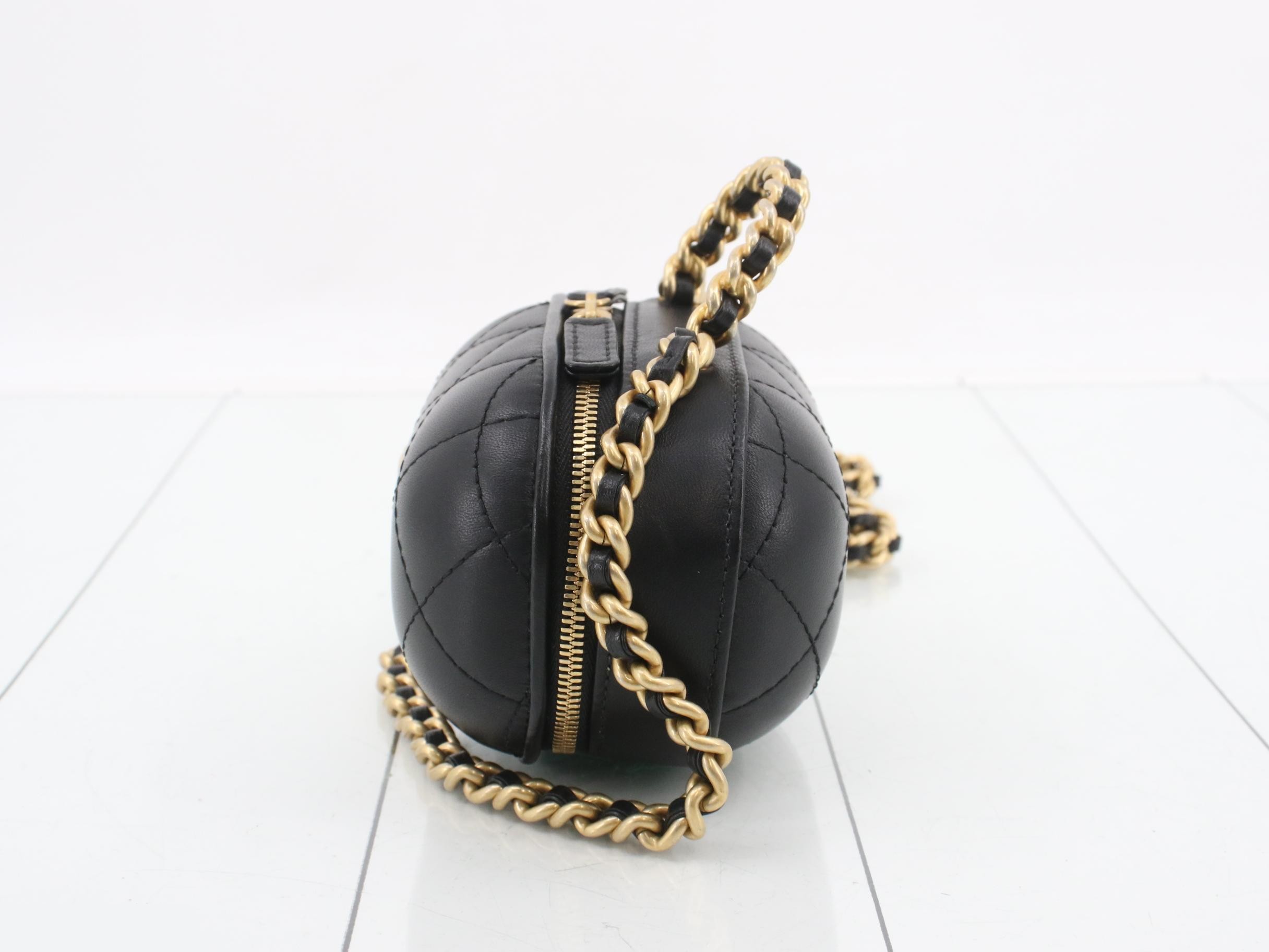 Capsule Collection Mini Matelassé Chain Shoulder Bag — view 3