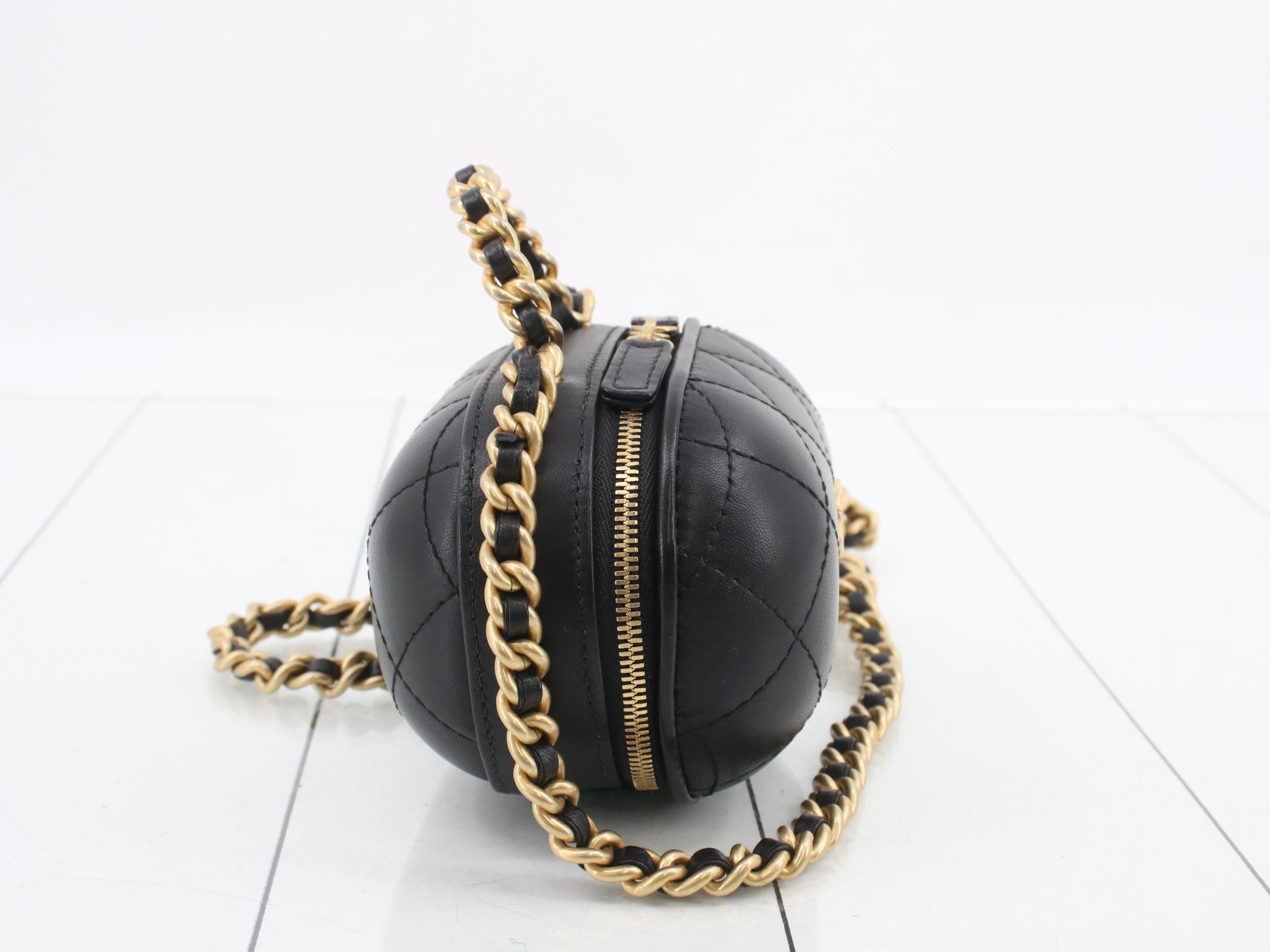 Capsule Collection Mini Matelassé Chain Shoulder Bag — view 4