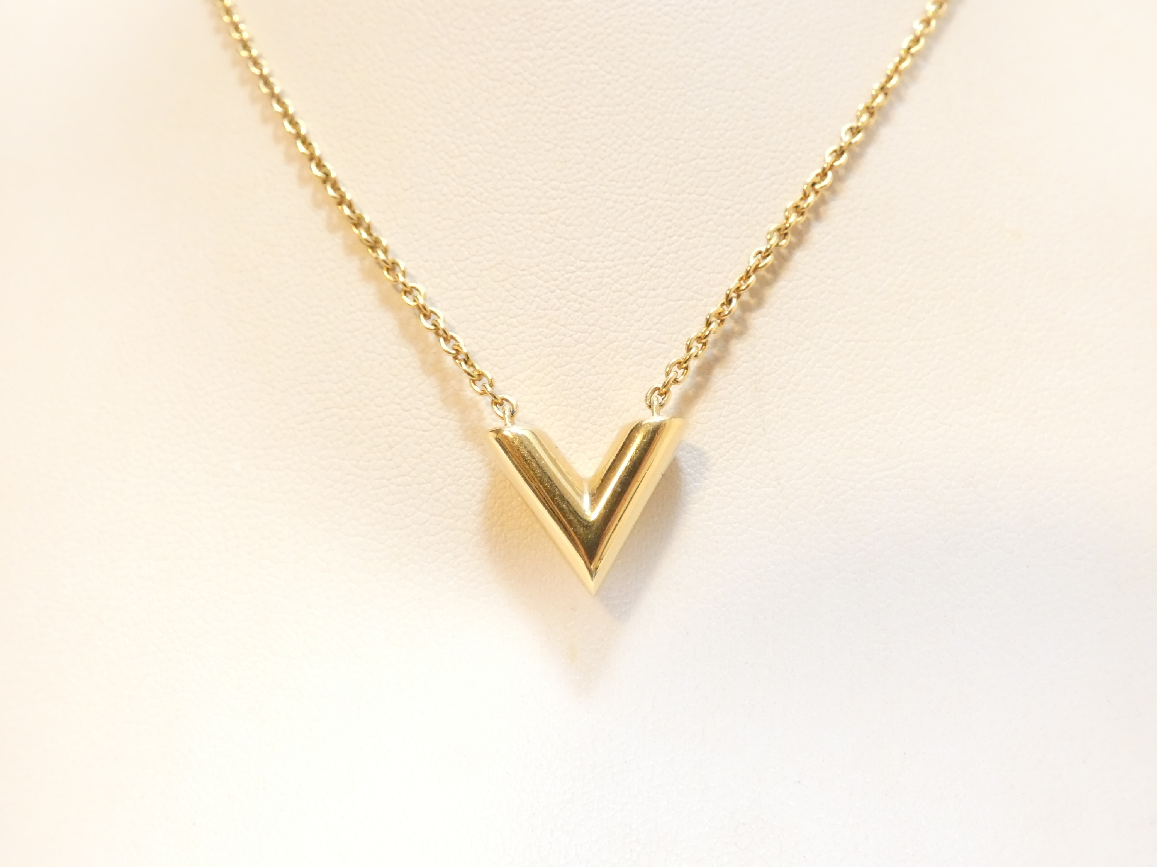 Essential V GP Necklace — view 2
