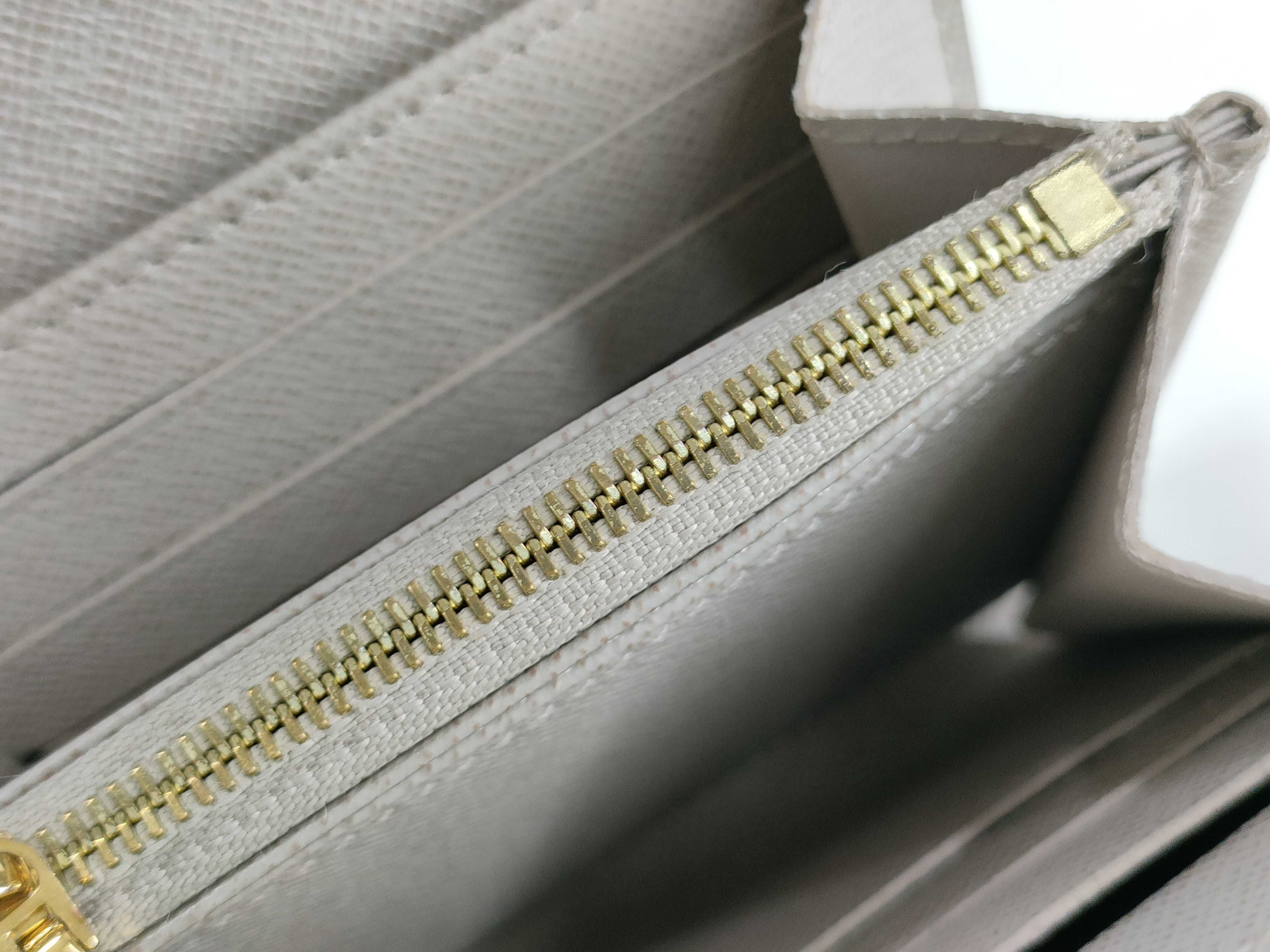 Epi Leather Portefeuille Twist TN3189 Wallet — view 12