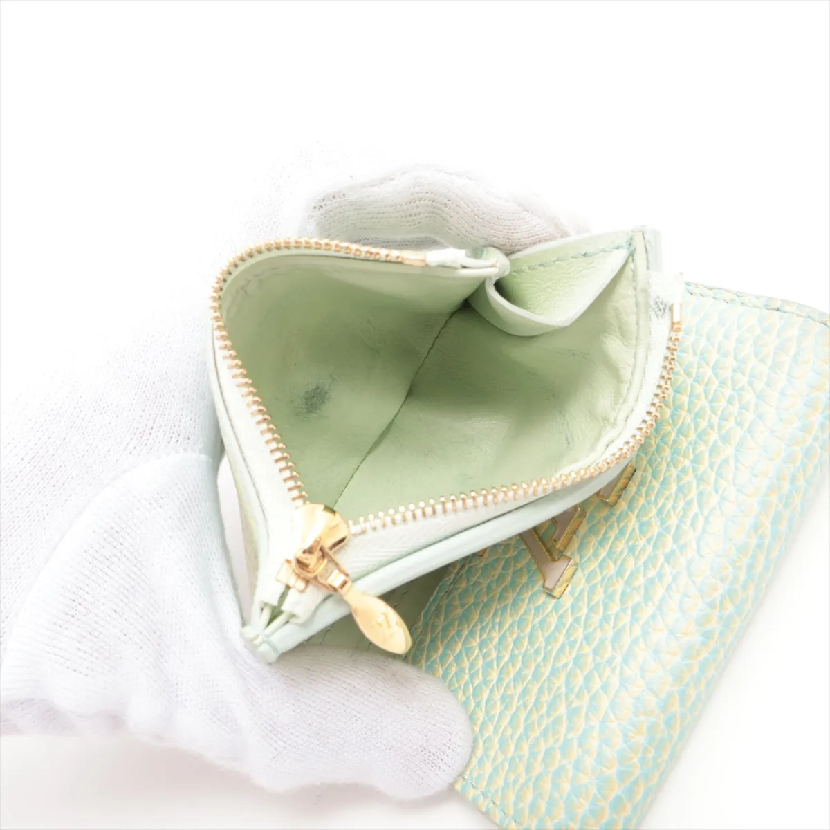 Taurillon Portefeuille Capucines XS M81528 Green Compact Wallet (RFID detected) — view 6