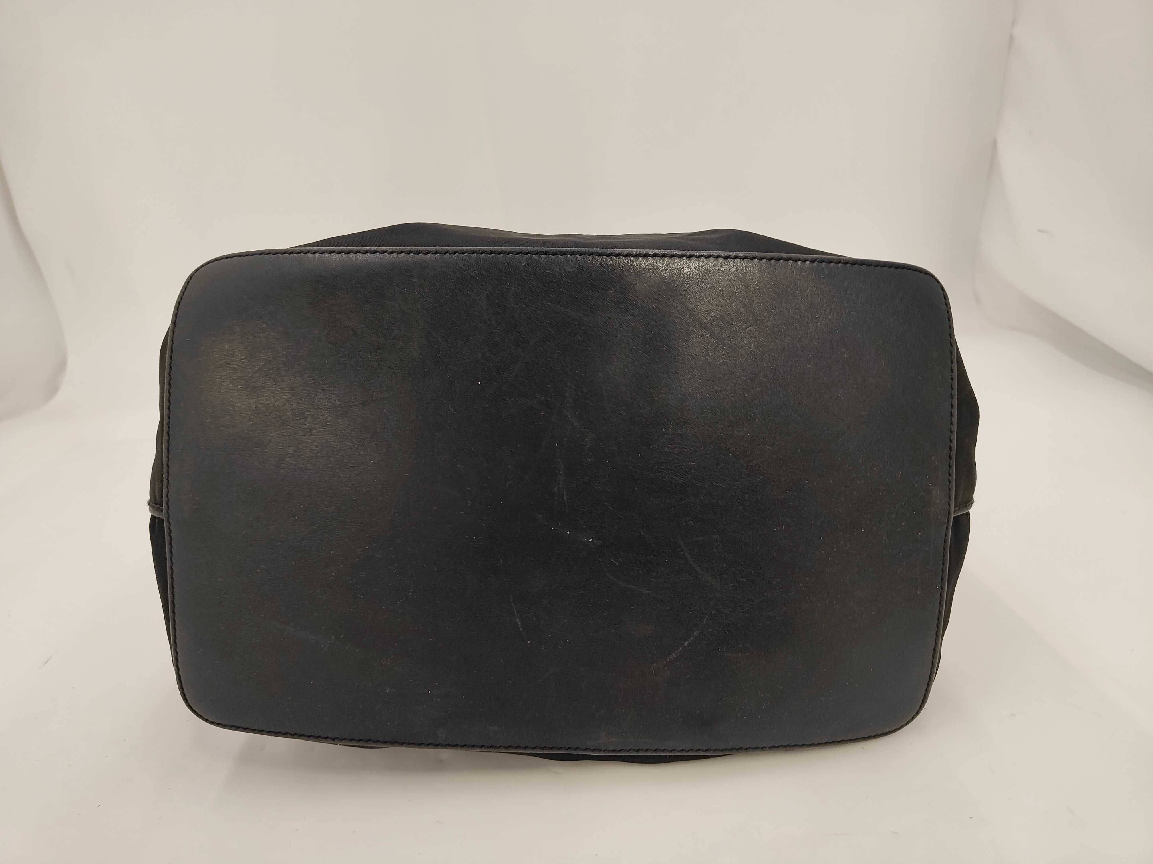braided one-shoulder bag with triangular logo — view 4