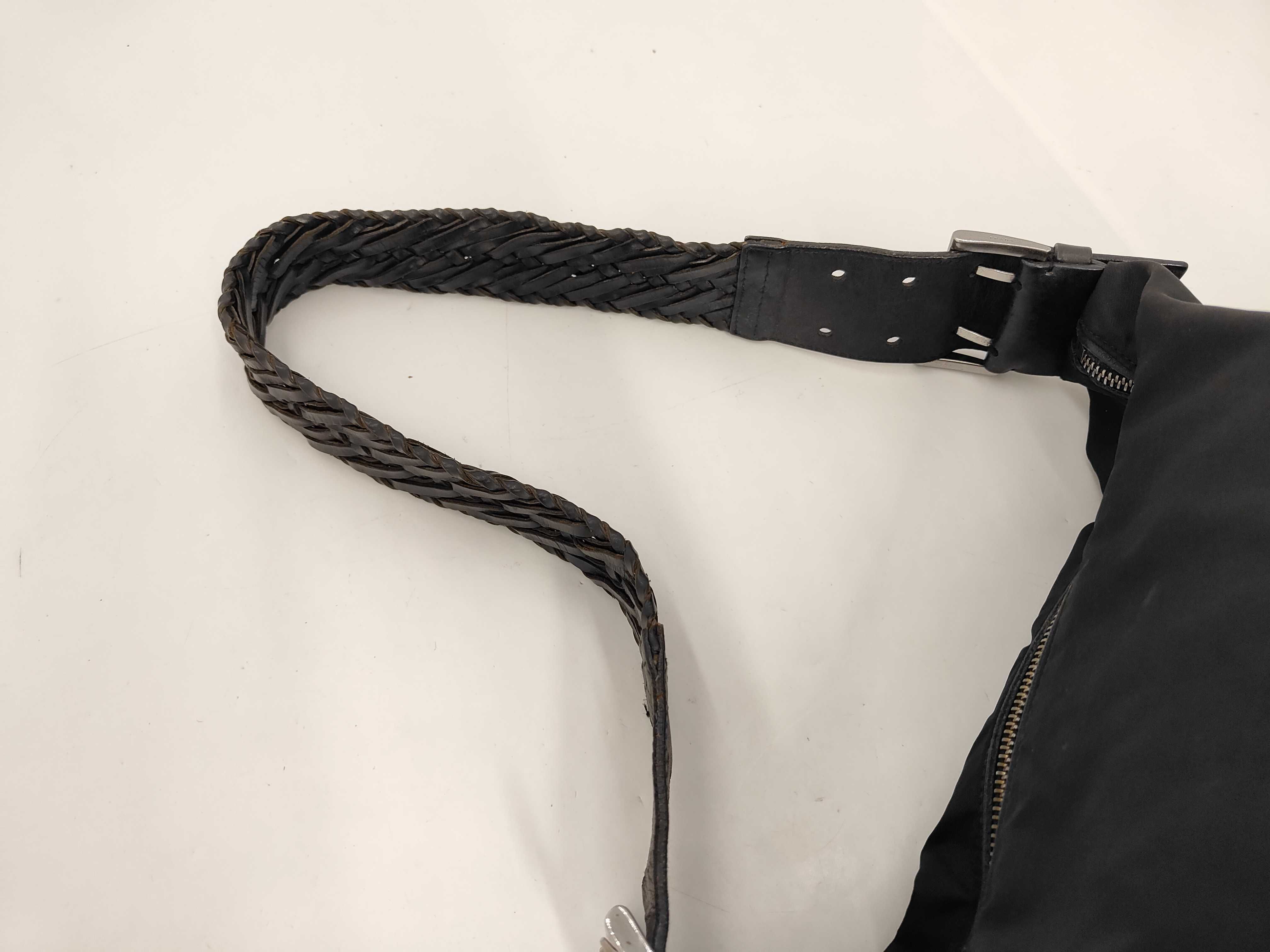 braided one-shoulder bag with triangular logo — view 5