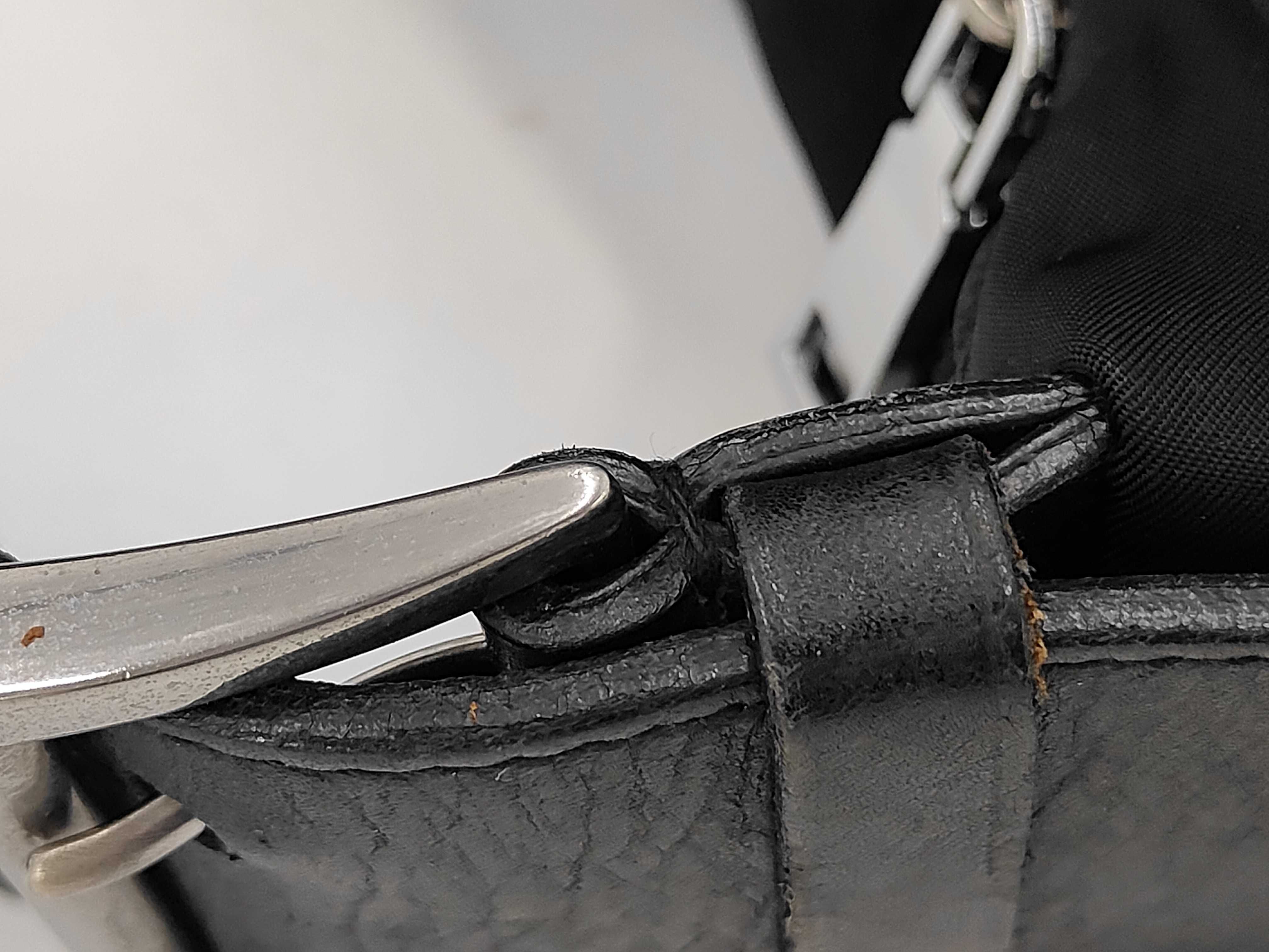 braided one-shoulder bag with triangular logo — view 7