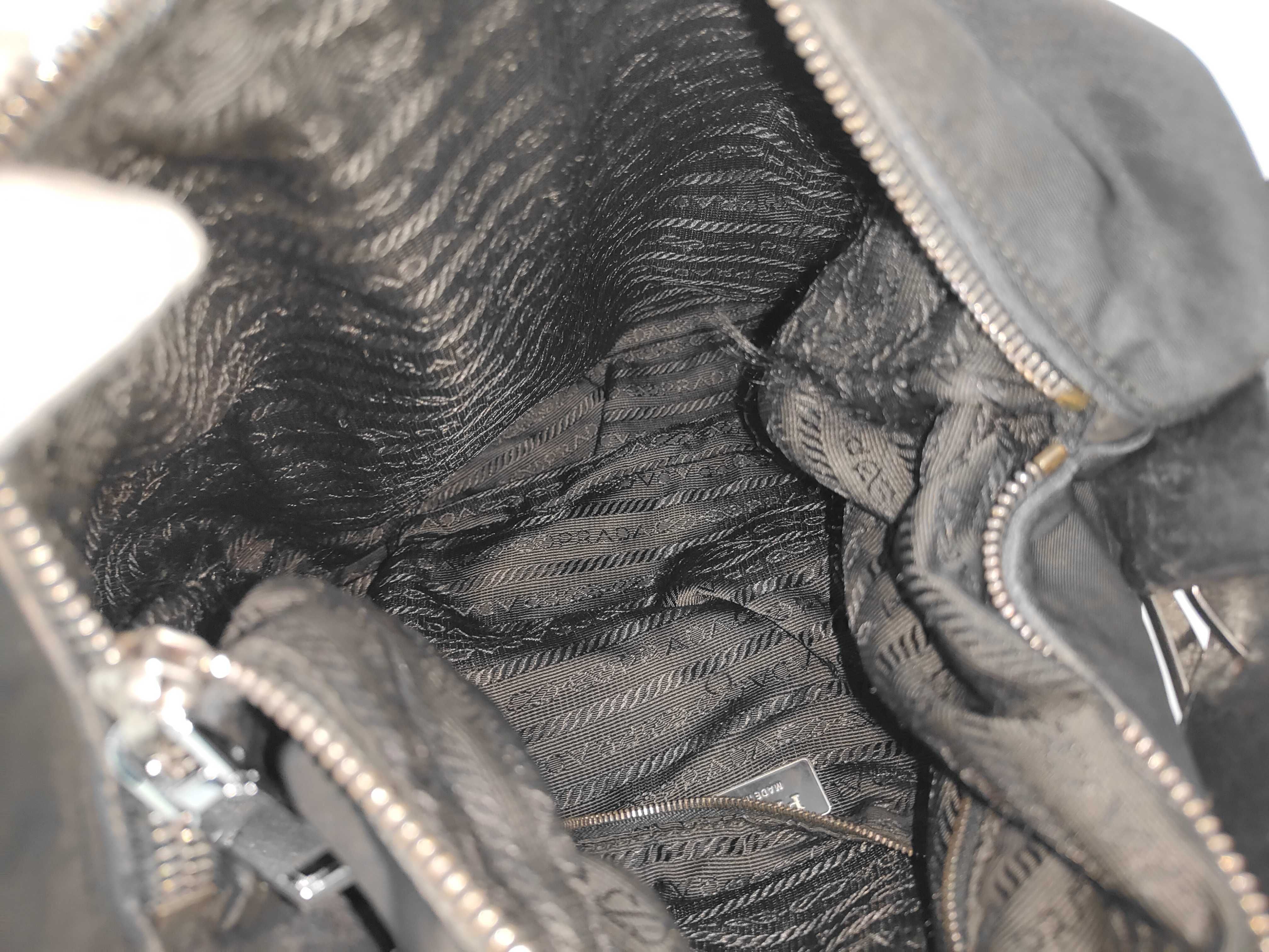 braided one-shoulder bag with triangular logo — view 9