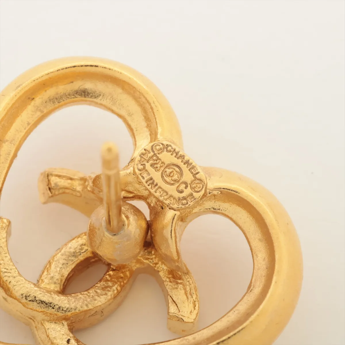 Cocomark Heart F23C Earrings (for both ears) GP x Rhinestone Gold — view 5