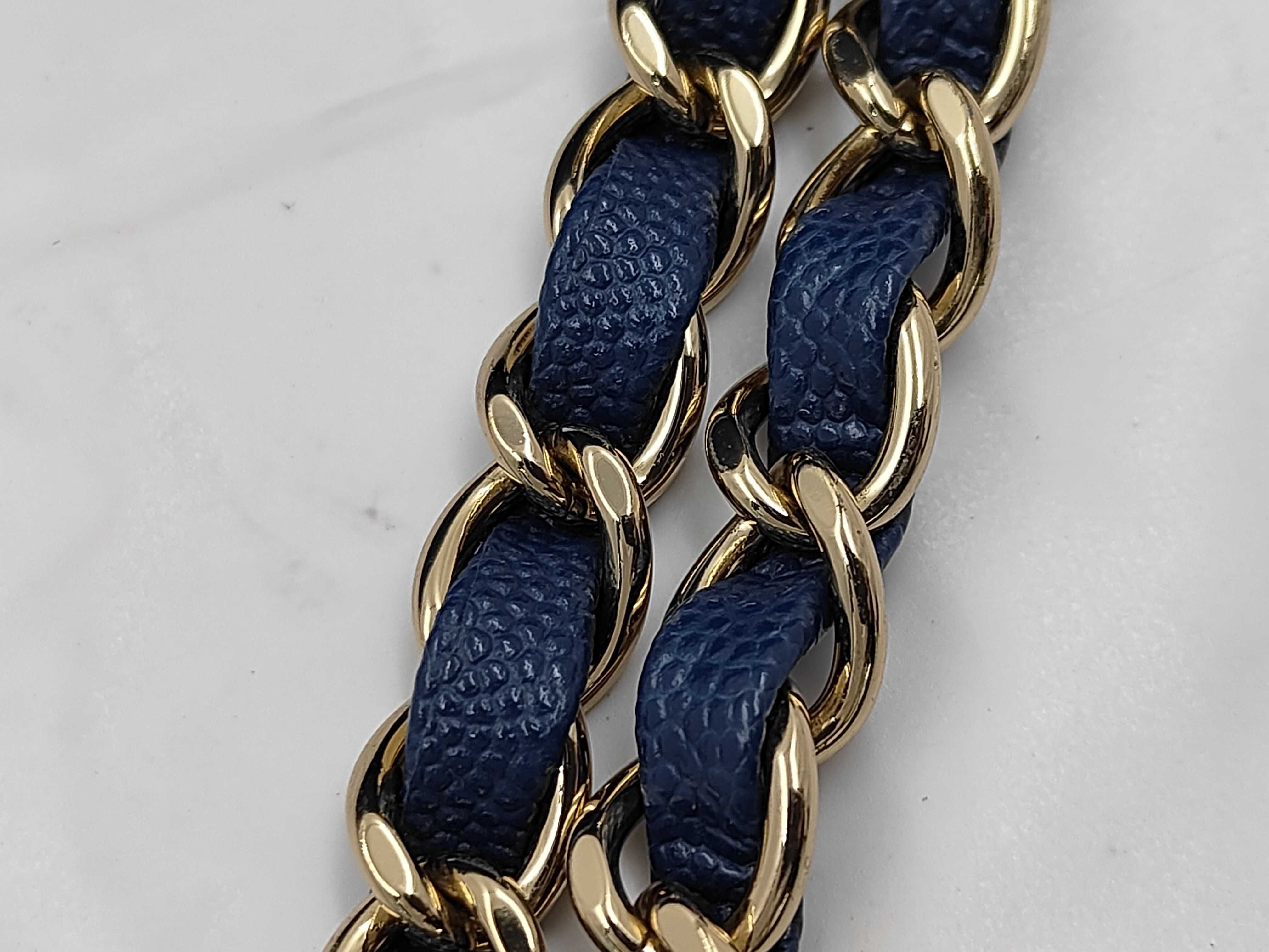 Matelassé 25 Double Flap Caviar Navy Chain Shoulder Bag — view 4
