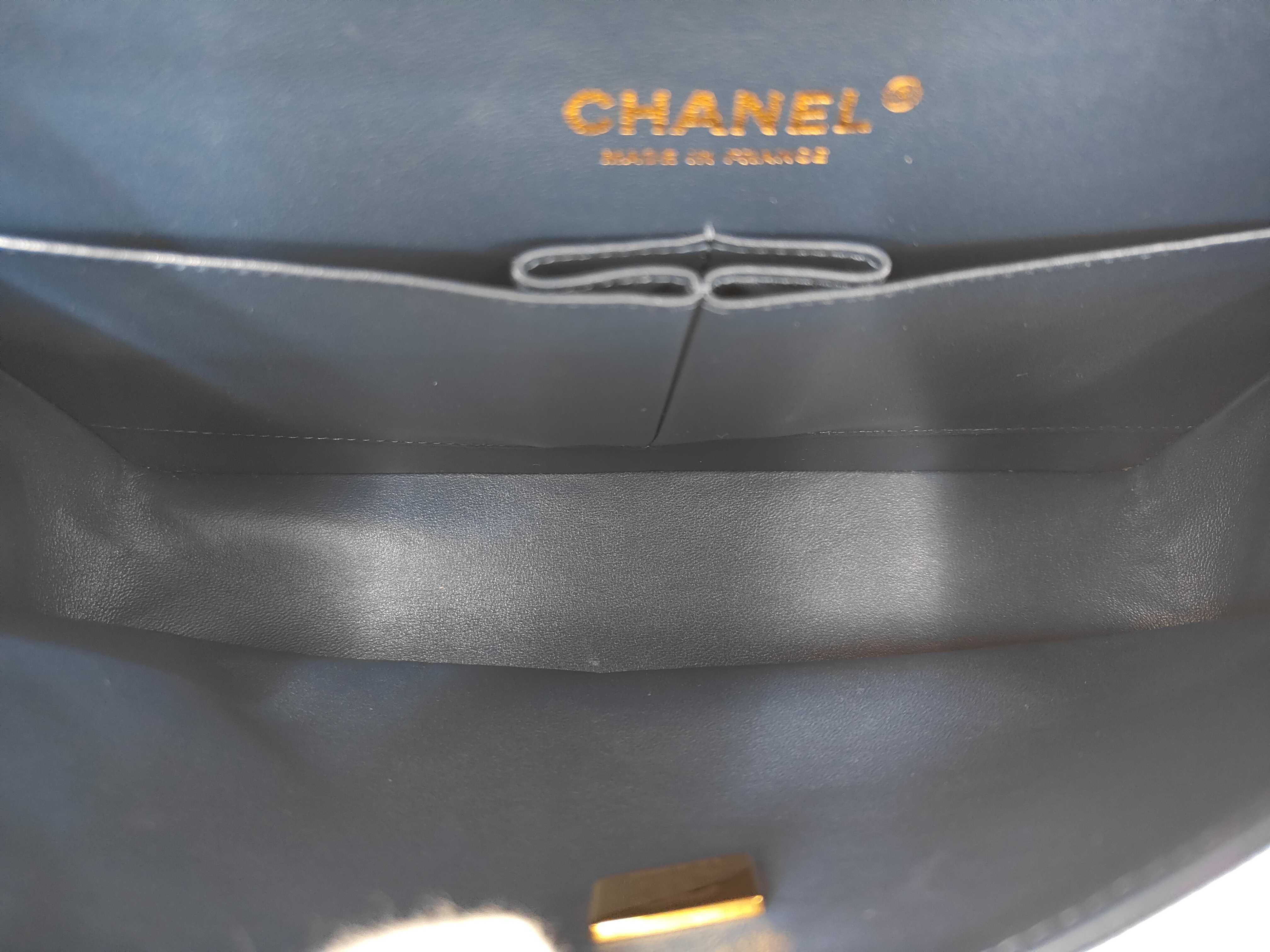 Matelassé 25 Double Flap Caviar Navy Chain Shoulder Bag — view 10