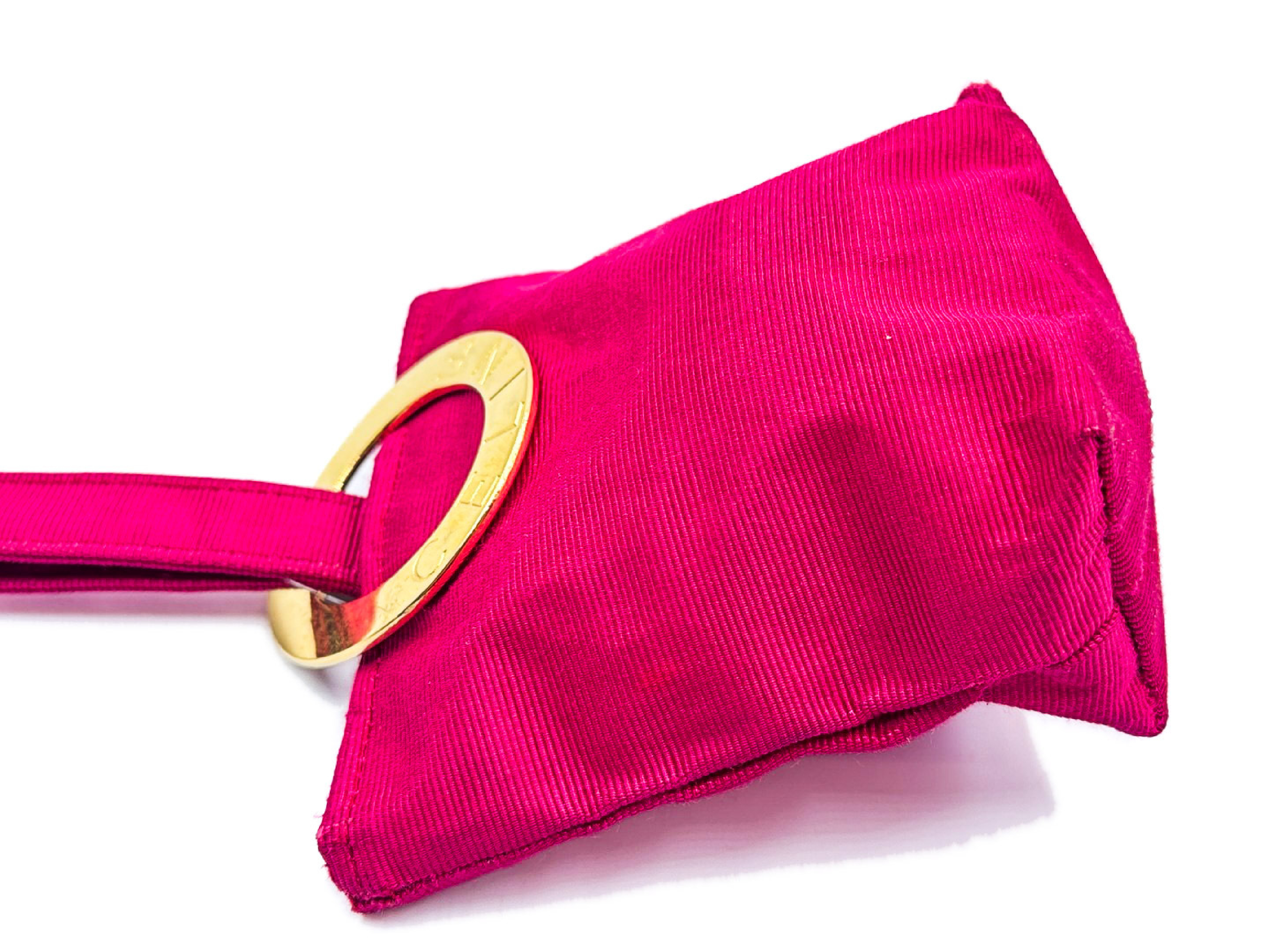 Circle clasp, gold hardware, pink pouch — view 4