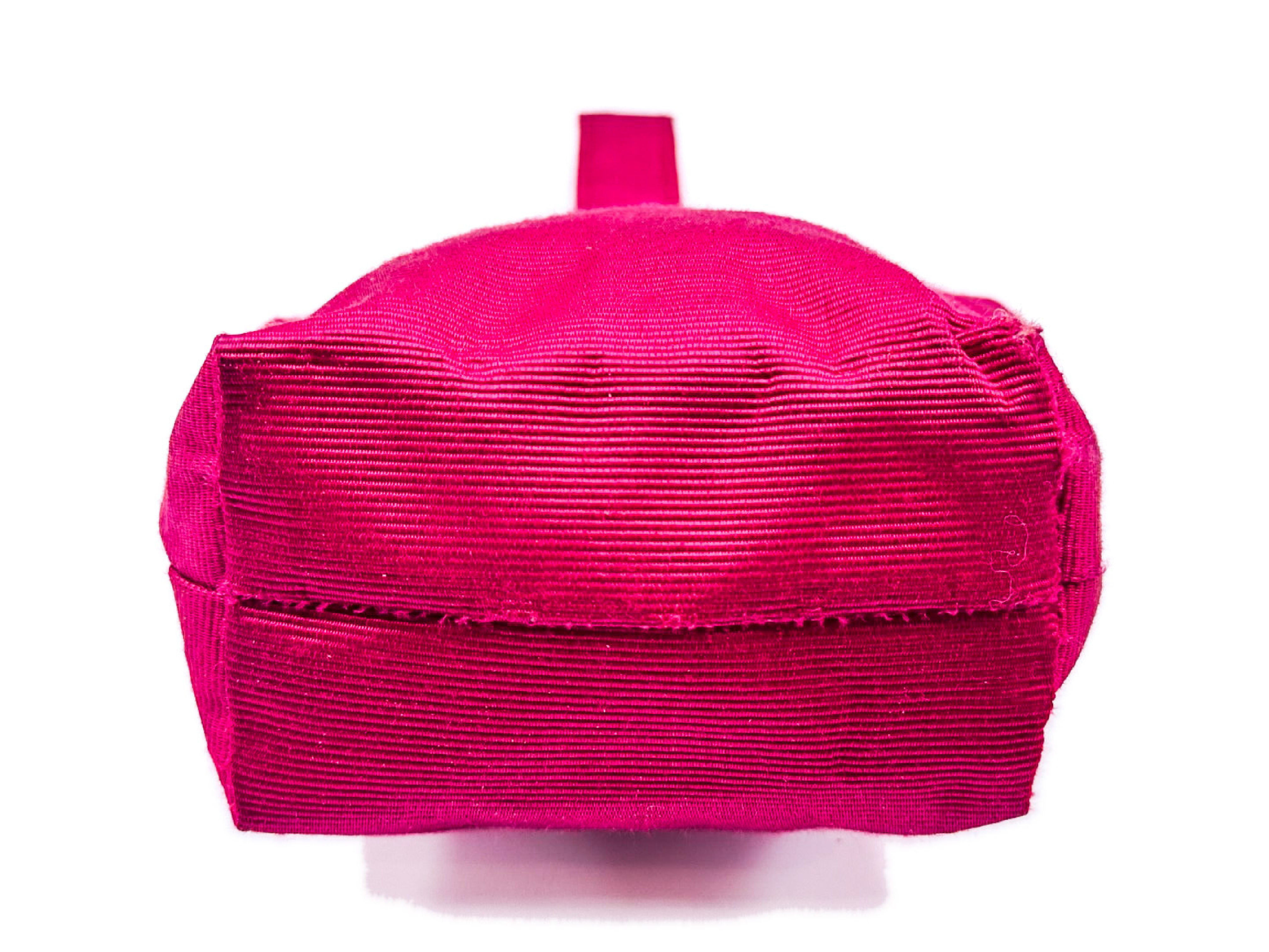 Circle clasp, gold hardware, pink pouch — view 8