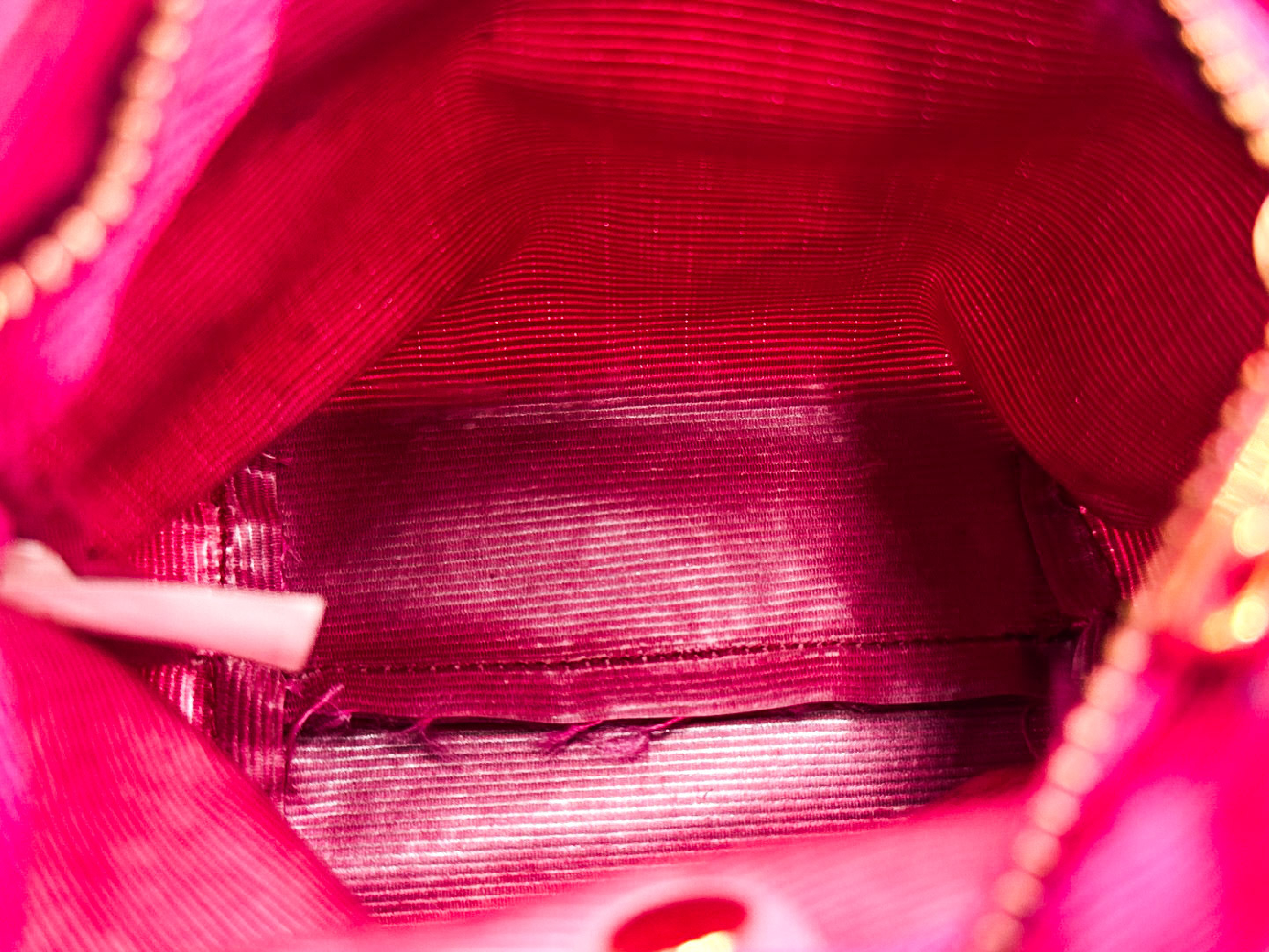 Circle clasp, gold hardware, pink pouch — view 9