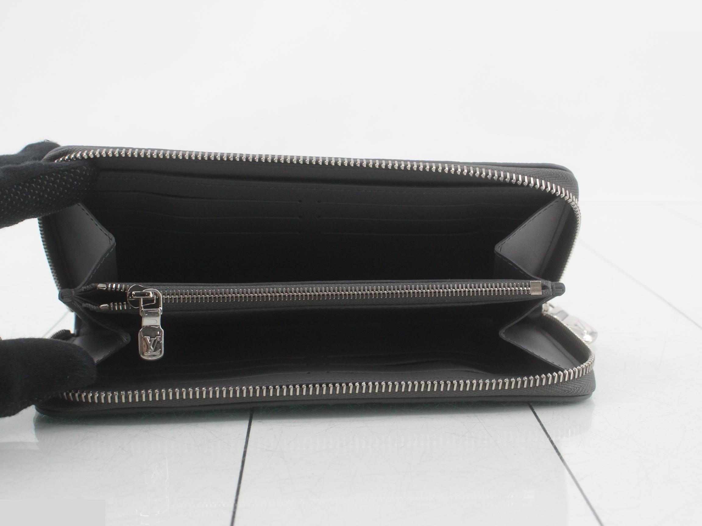 Monogram Shadow Zippy Wallet Horizontal - Unused — view 4