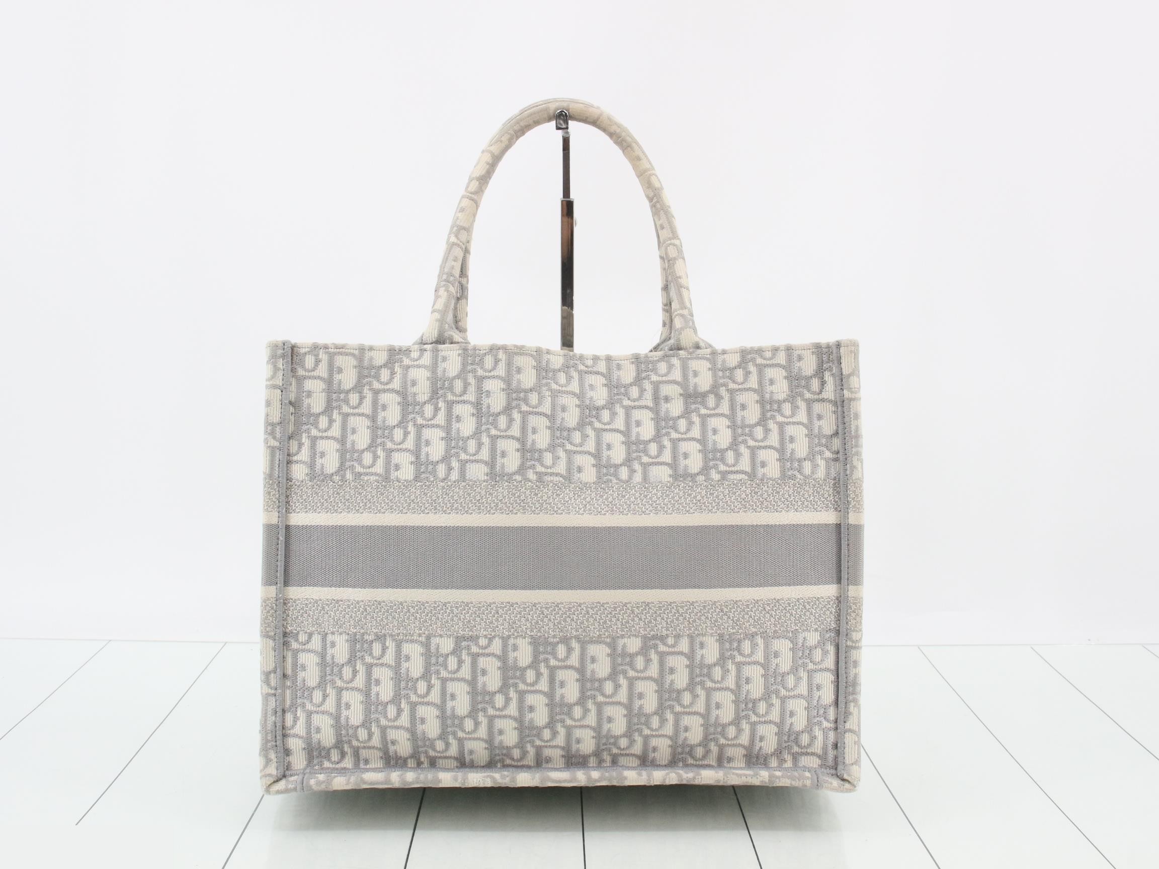 Tote bag, book tote, medium size, ivory/gray tones — view 2