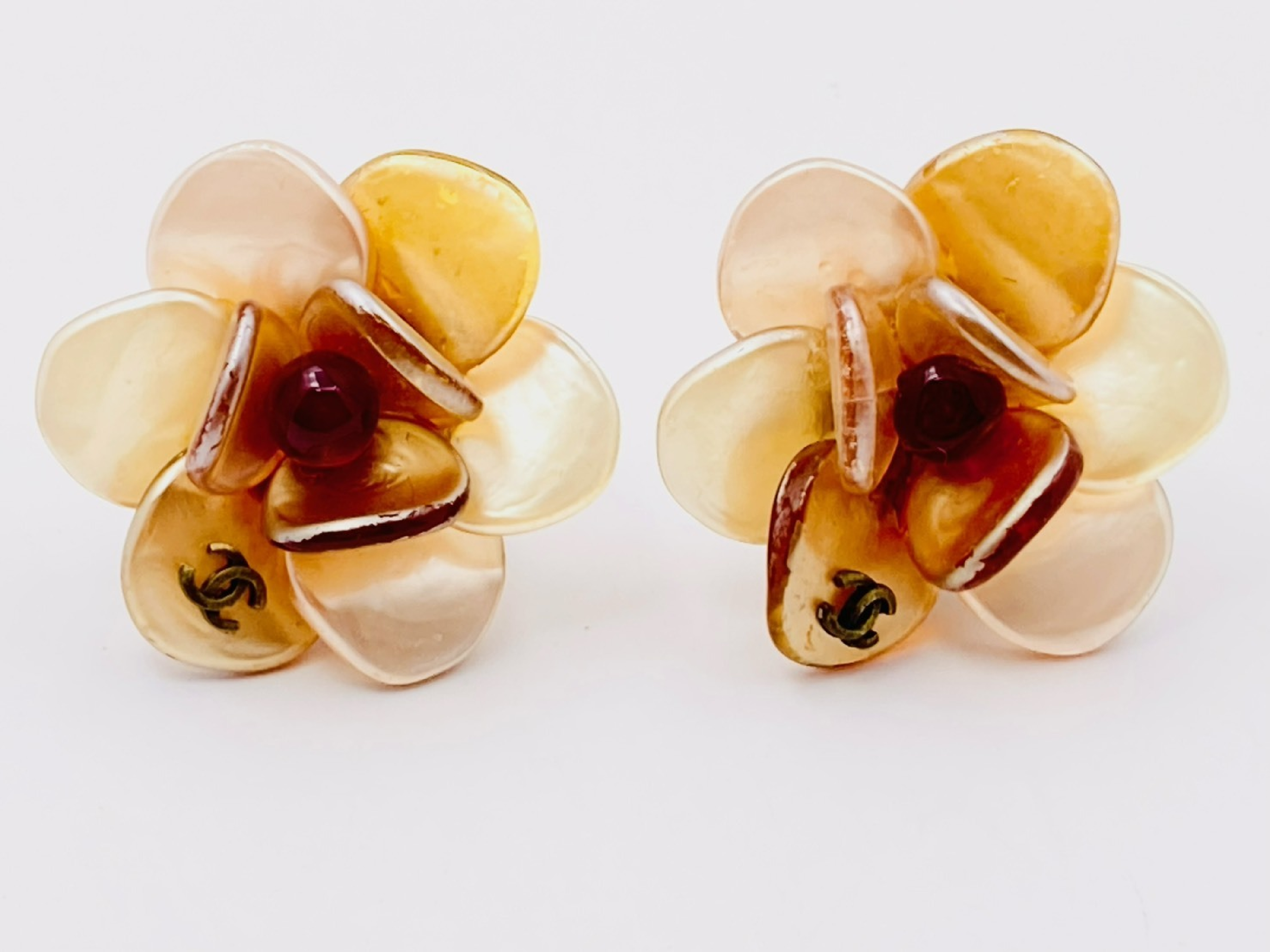 Coco Mark Camellia Flower 00A Resin Plastic Earrings — view 2