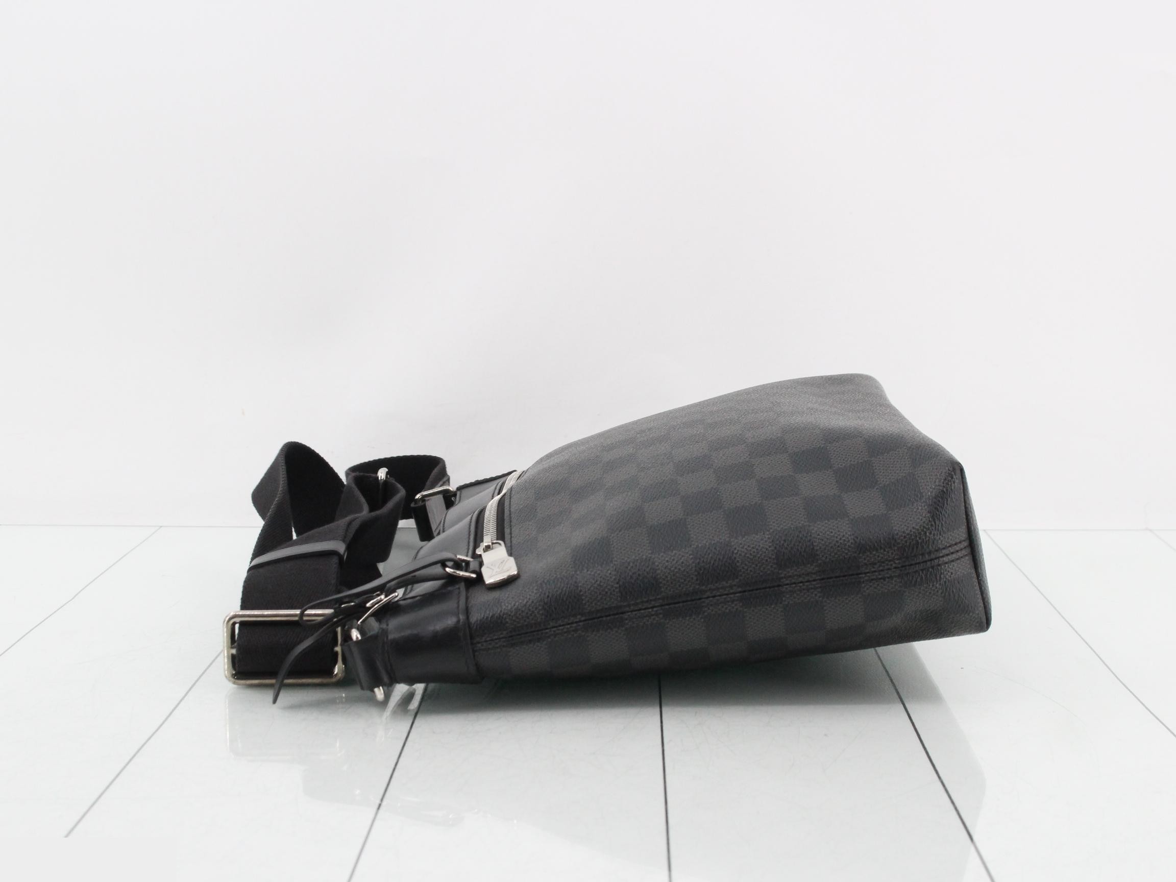 Damier Graphite (Bag) Shoulder Bag — view 4