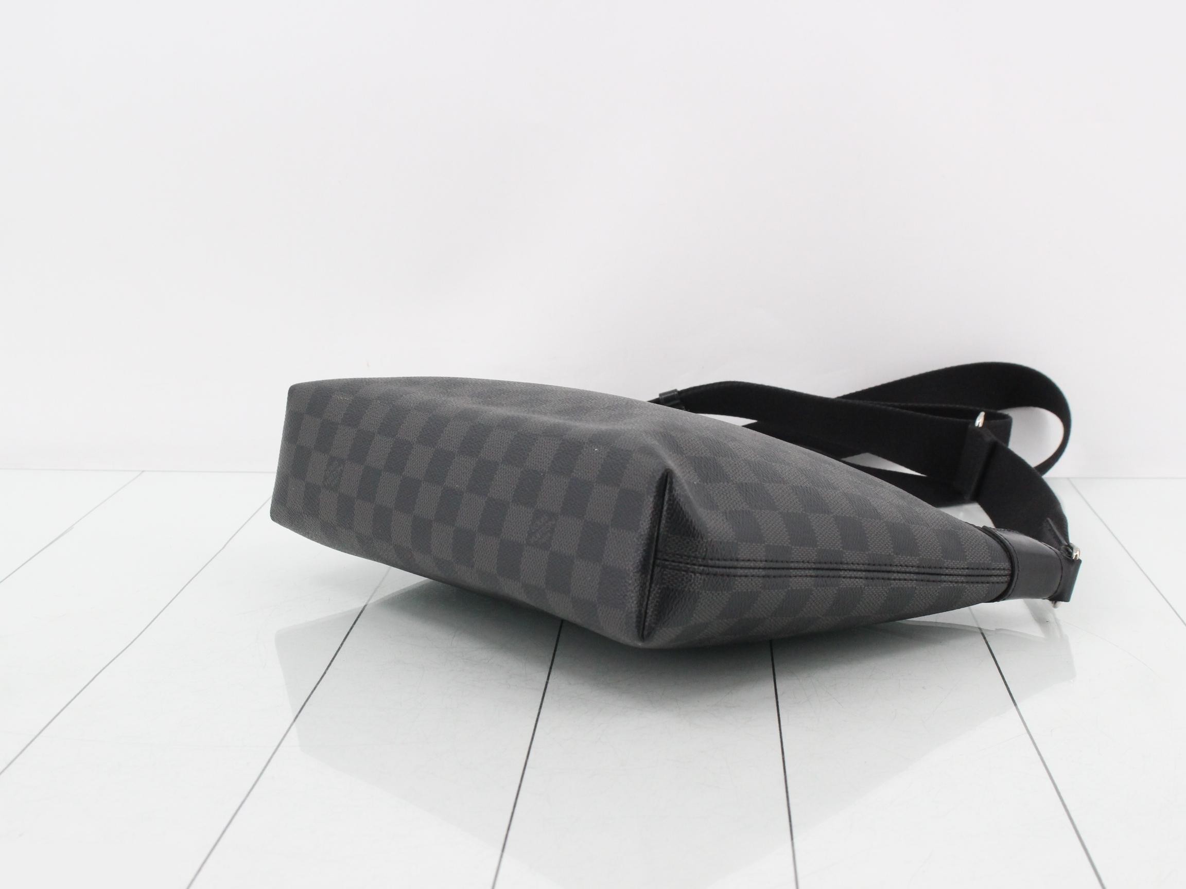 Damier Graphite (Bag) Shoulder Bag — view 6