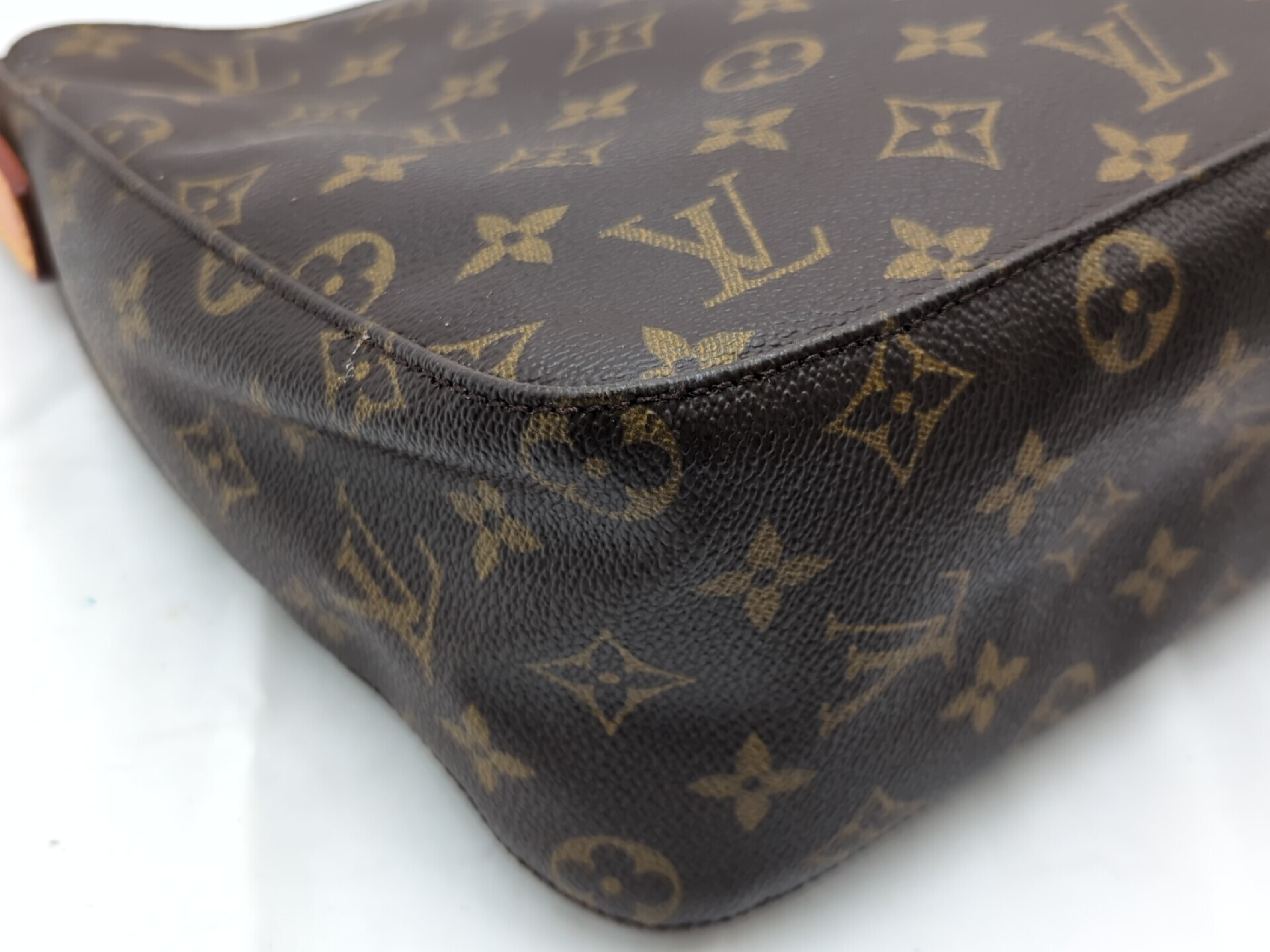 M51146 Monogram Looping MM Bag — view 3
