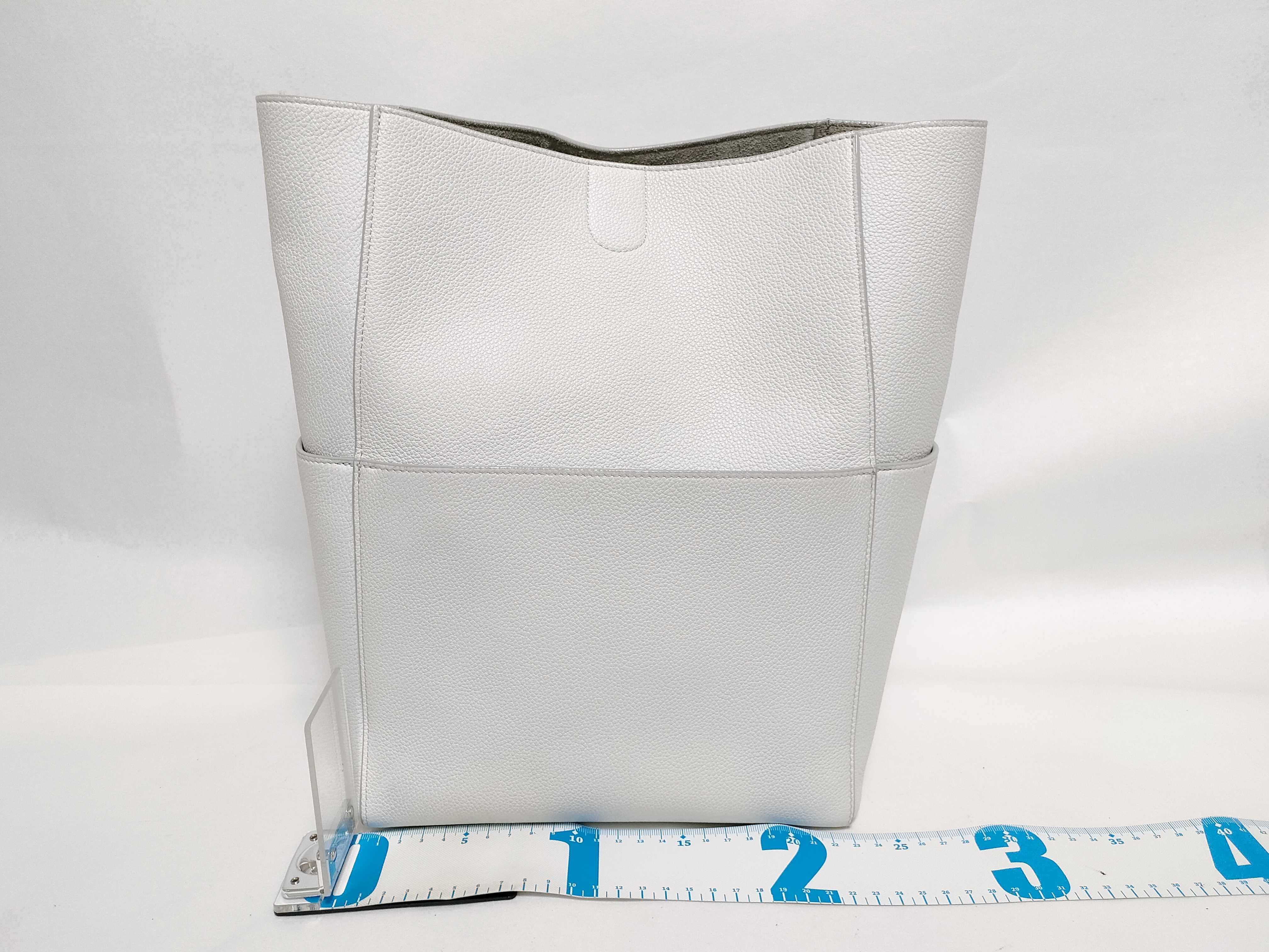 Sangle Bucket Leather Shoulder Bag White Shoulder Bag — view 2