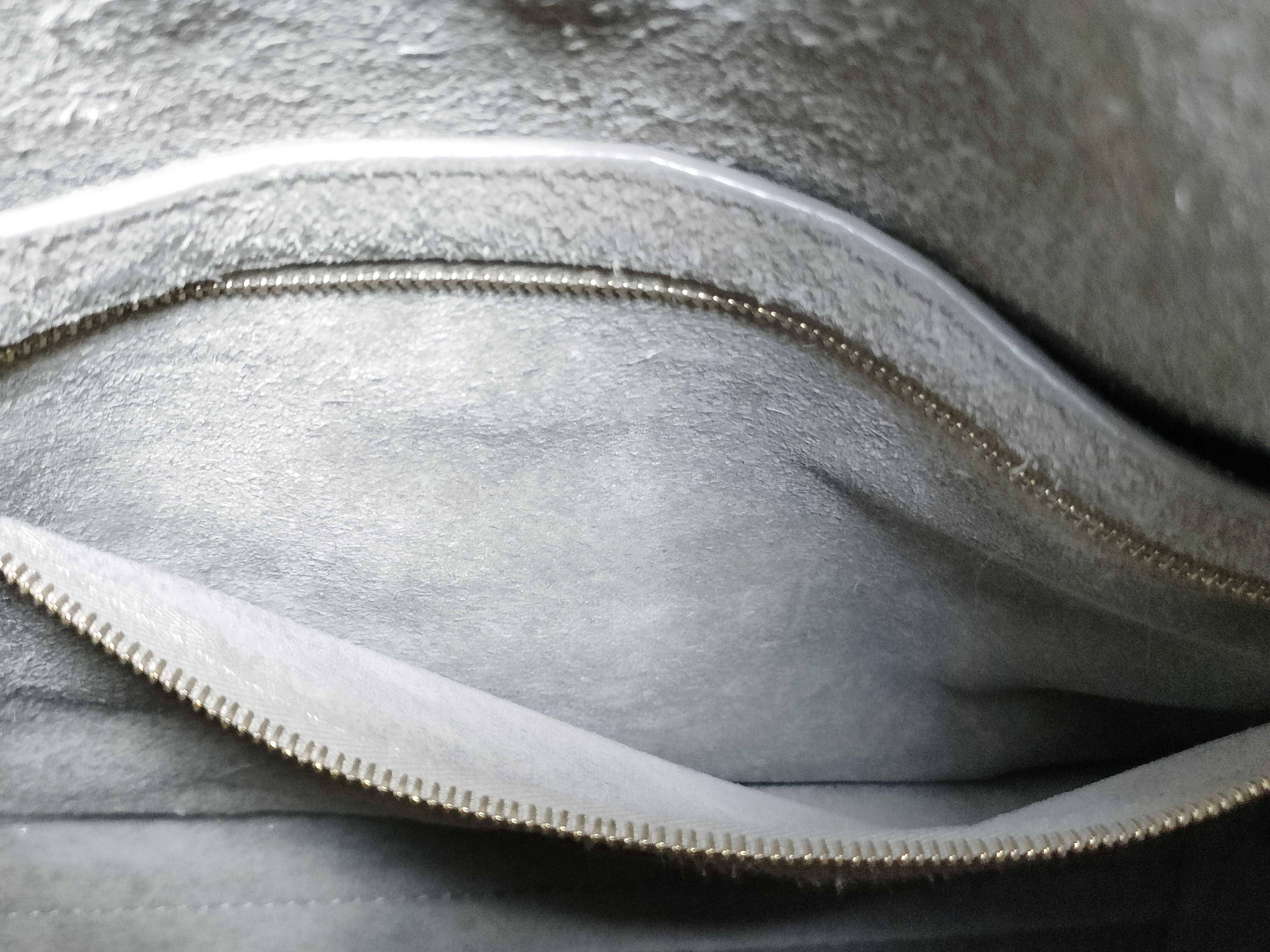 Sangle Bucket Leather Shoulder Bag White Shoulder Bag — view 11