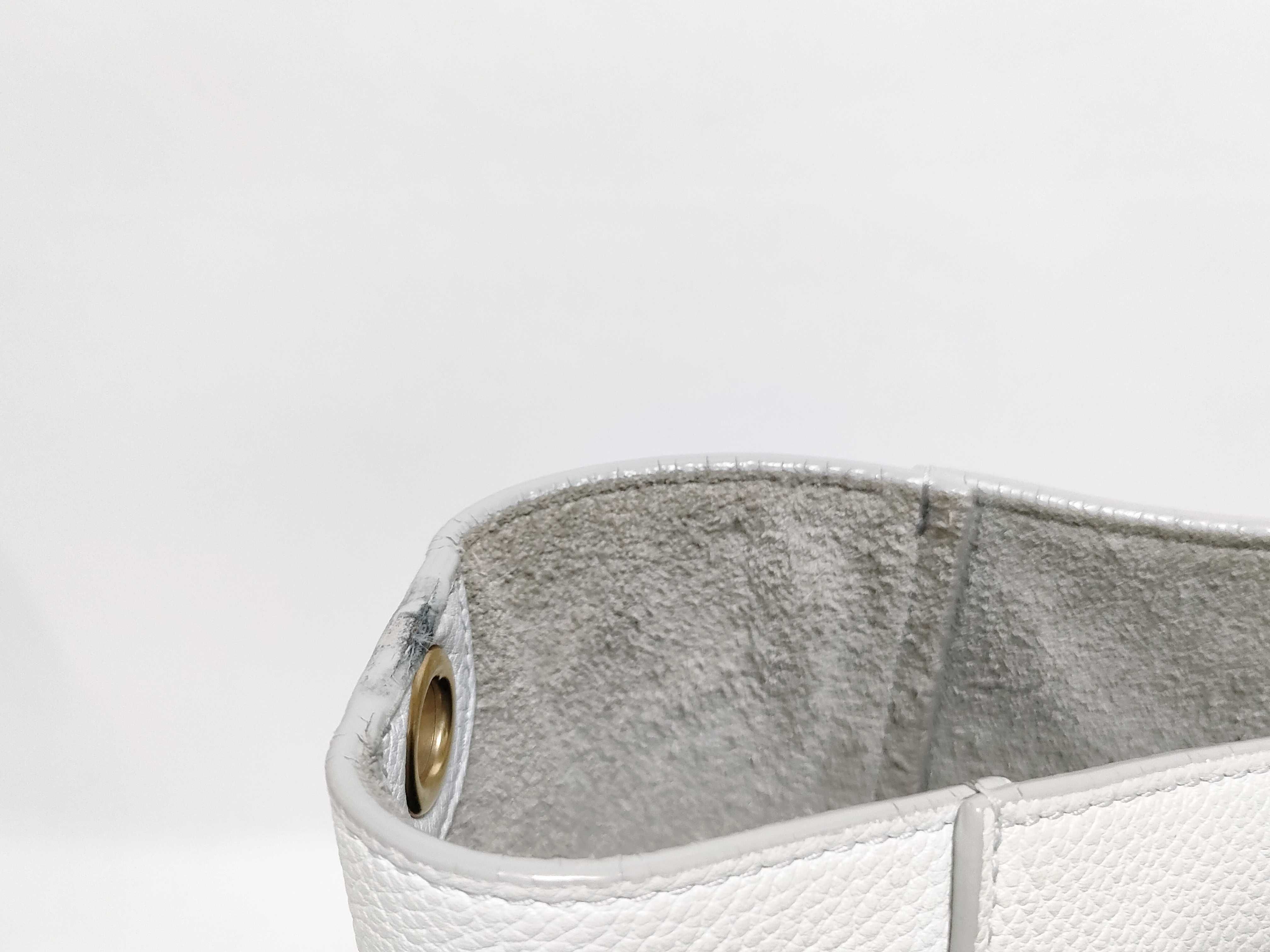 Sangle Bucket Leather Shoulder Bag White Shoulder Bag — view 15
