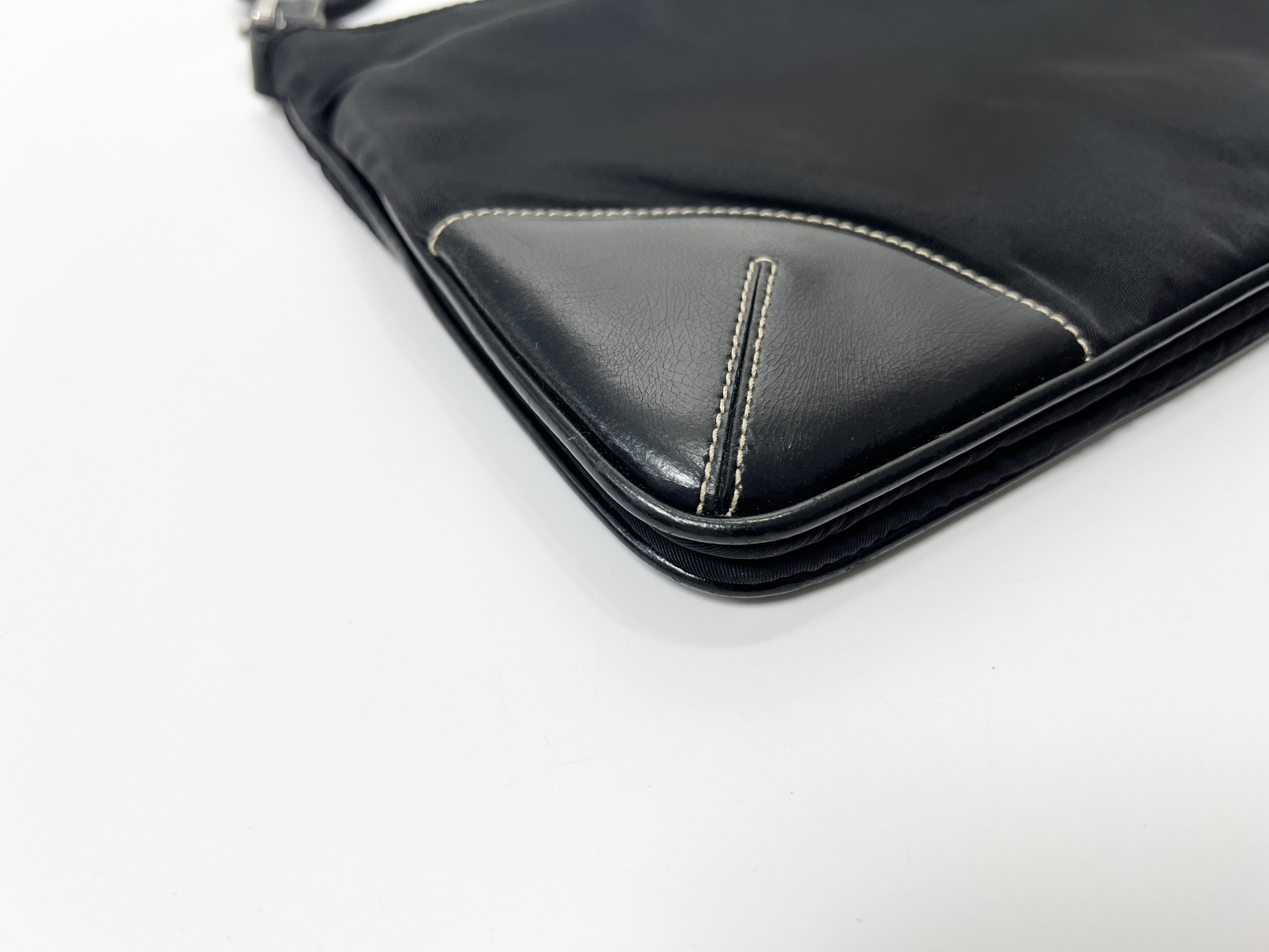 Triangle Logo Nylon Leather Shoulder Bag One-Shoulder Bag — view 11