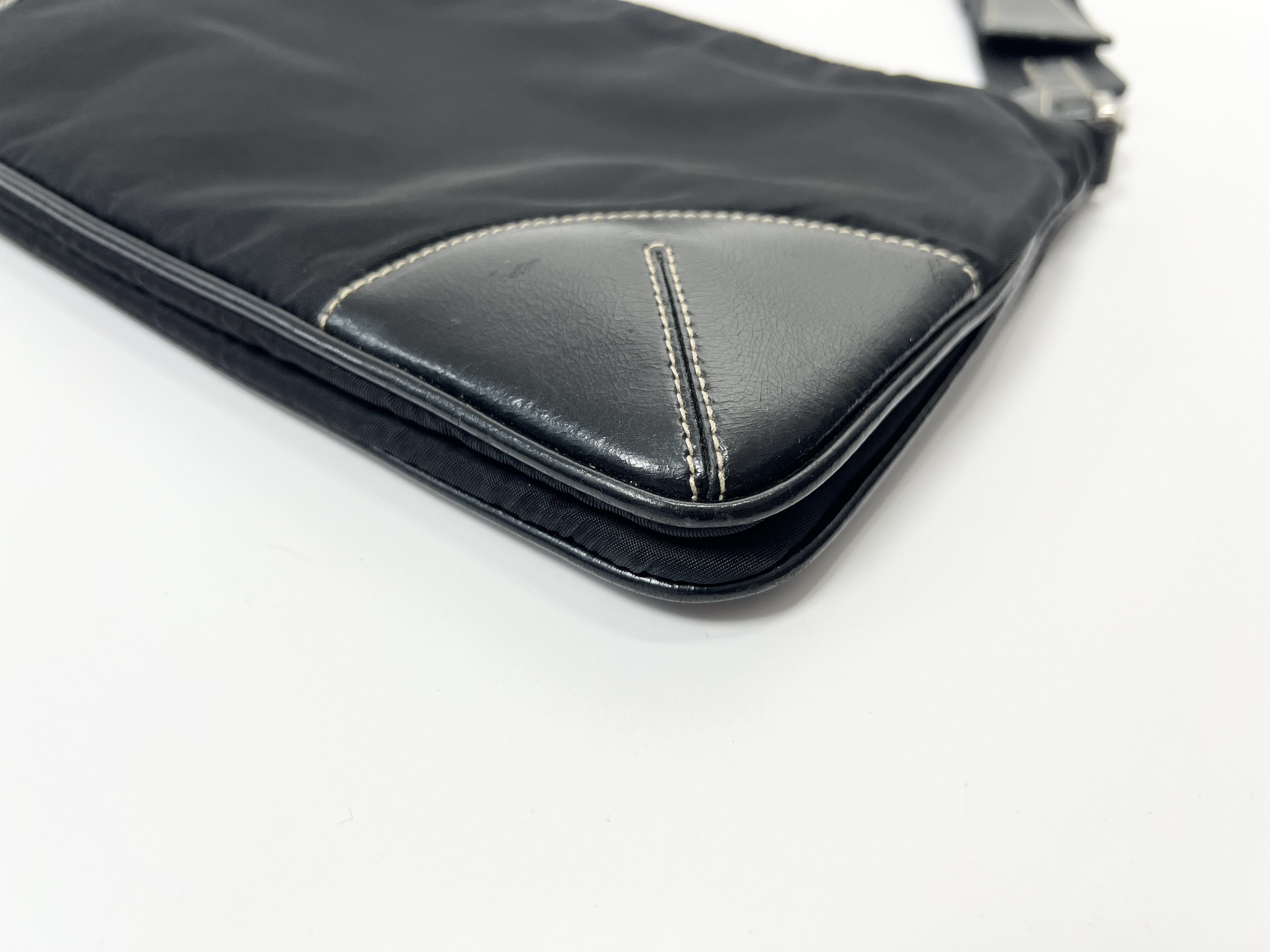 Triangle Logo Nylon Leather Shoulder Bag One-Shoulder Bag — view 12