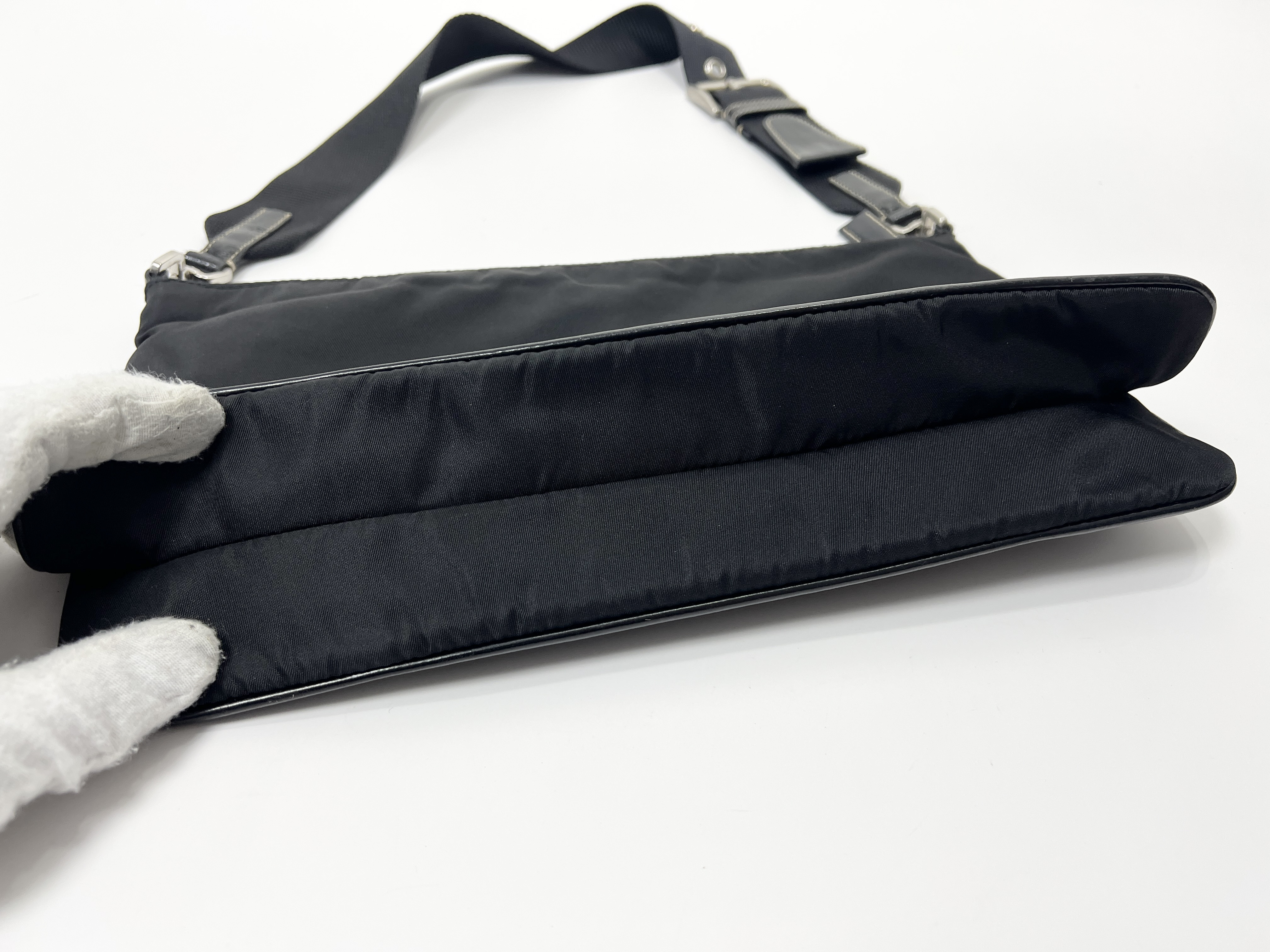 Triangle Logo Nylon Leather Shoulder Bag One-Shoulder Bag — view 13