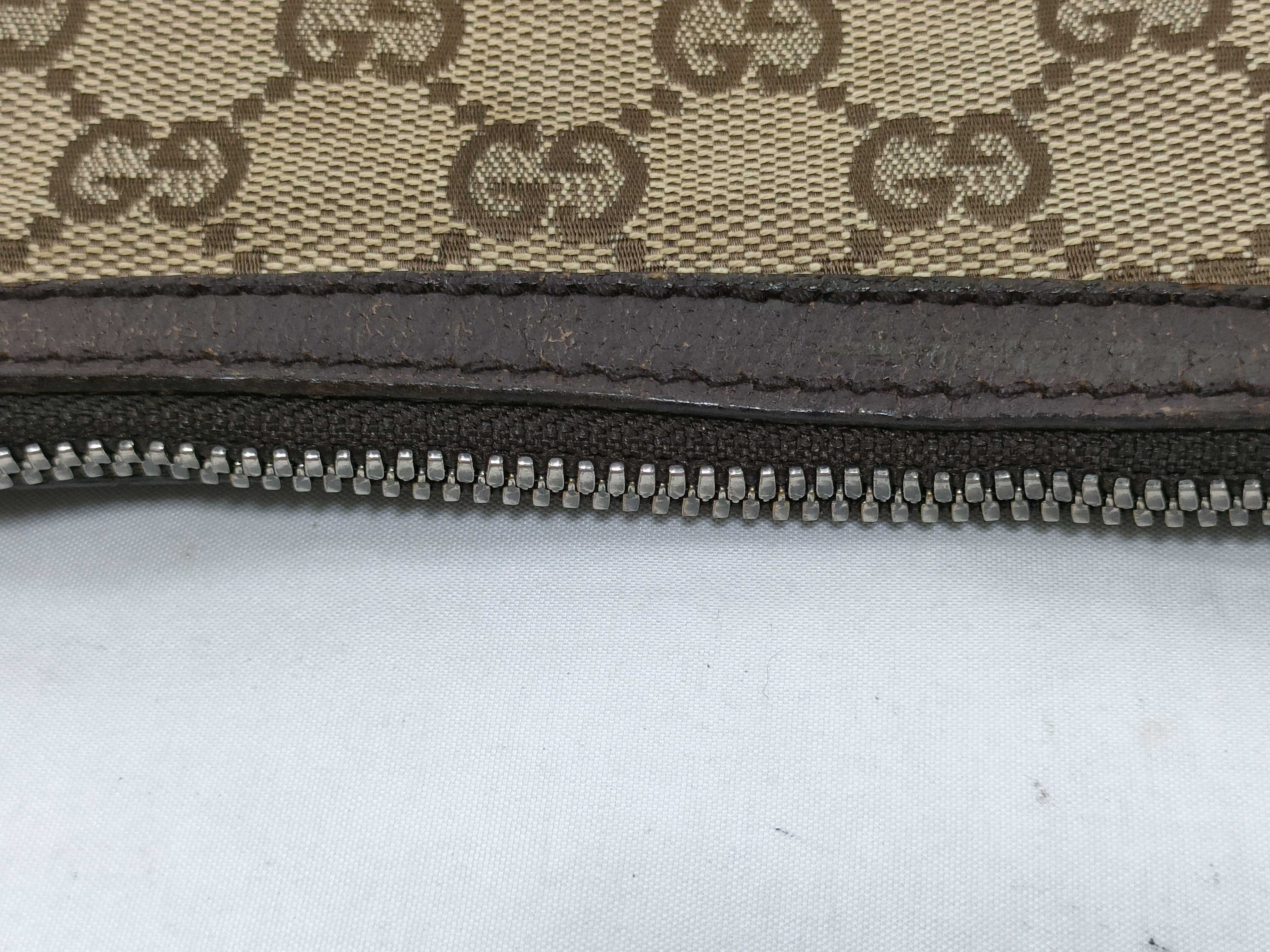 GG Canvas Shoulder Bag — view 9