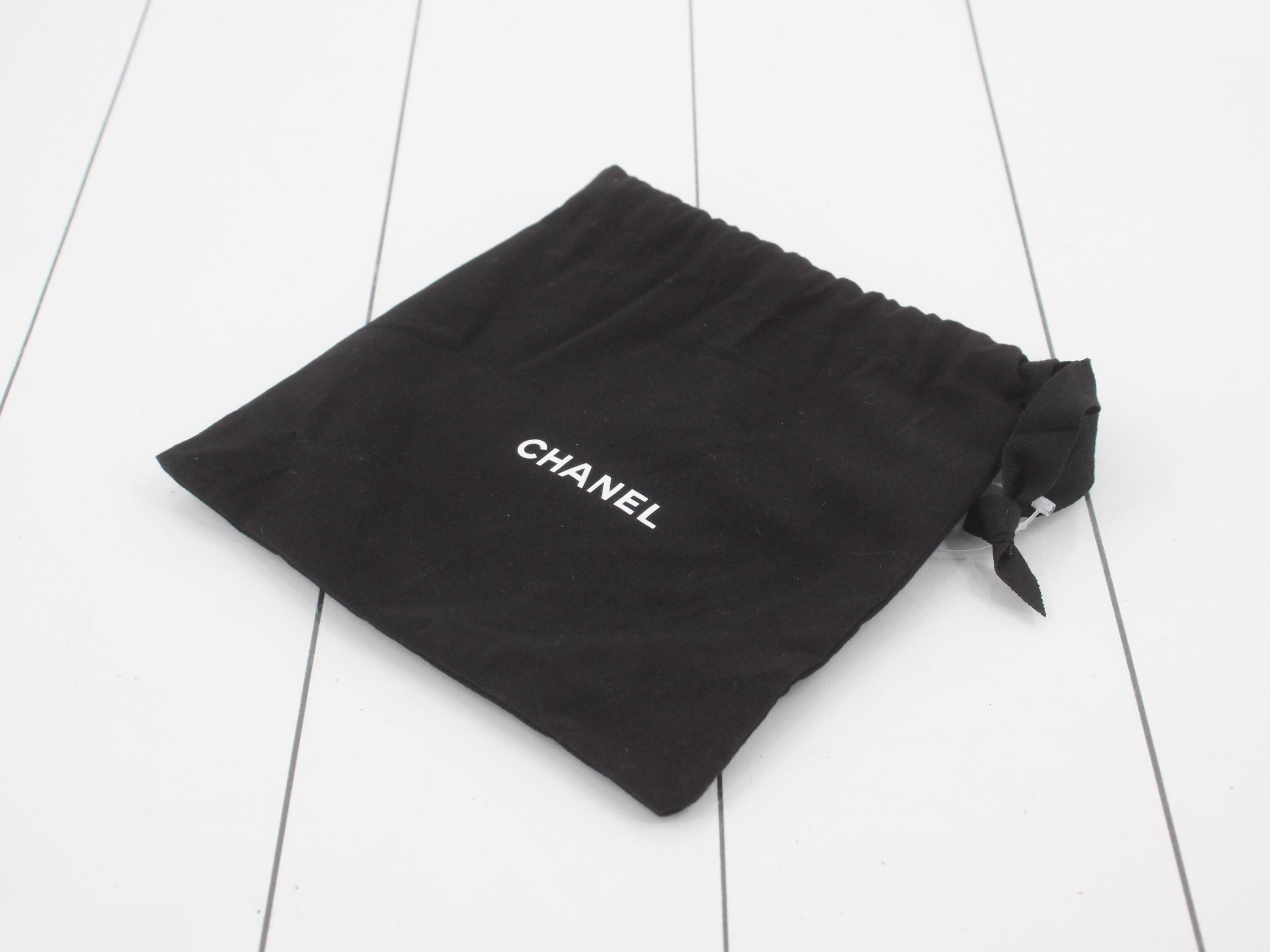 Leather logo plate chain shoulder bag — view 5