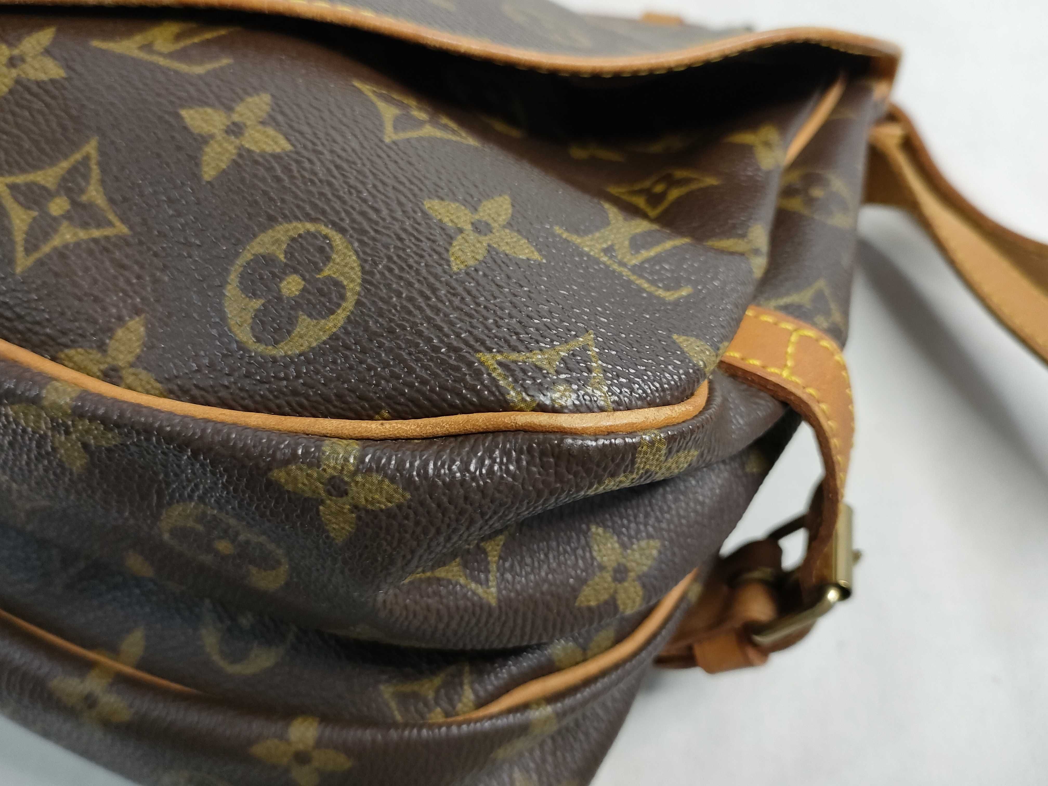 Monogram Saumur 30 Monogram M42256 Shoulder Bag — view 6