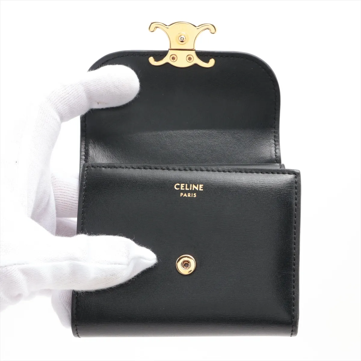 Triomphe Small Flap Wallet Leather Compact Wallet Black — view 3