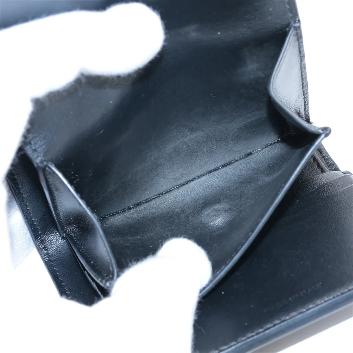 Triomphe Small Flap Wallet Leather Compact Wallet Black — view 7