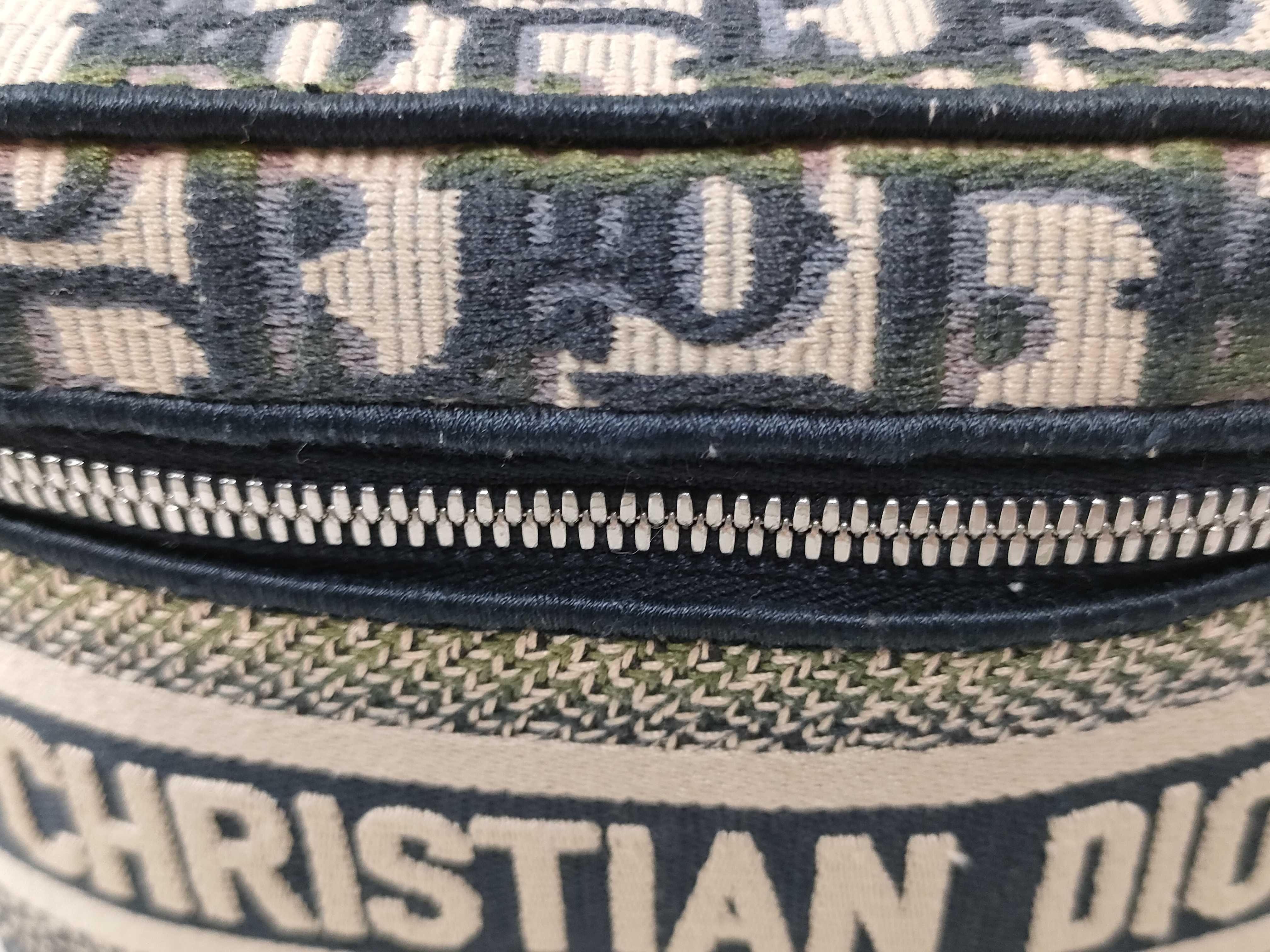 Oblique Canvas 2-Way Vanity Bag Navy x Green Vanity Bag — view 8