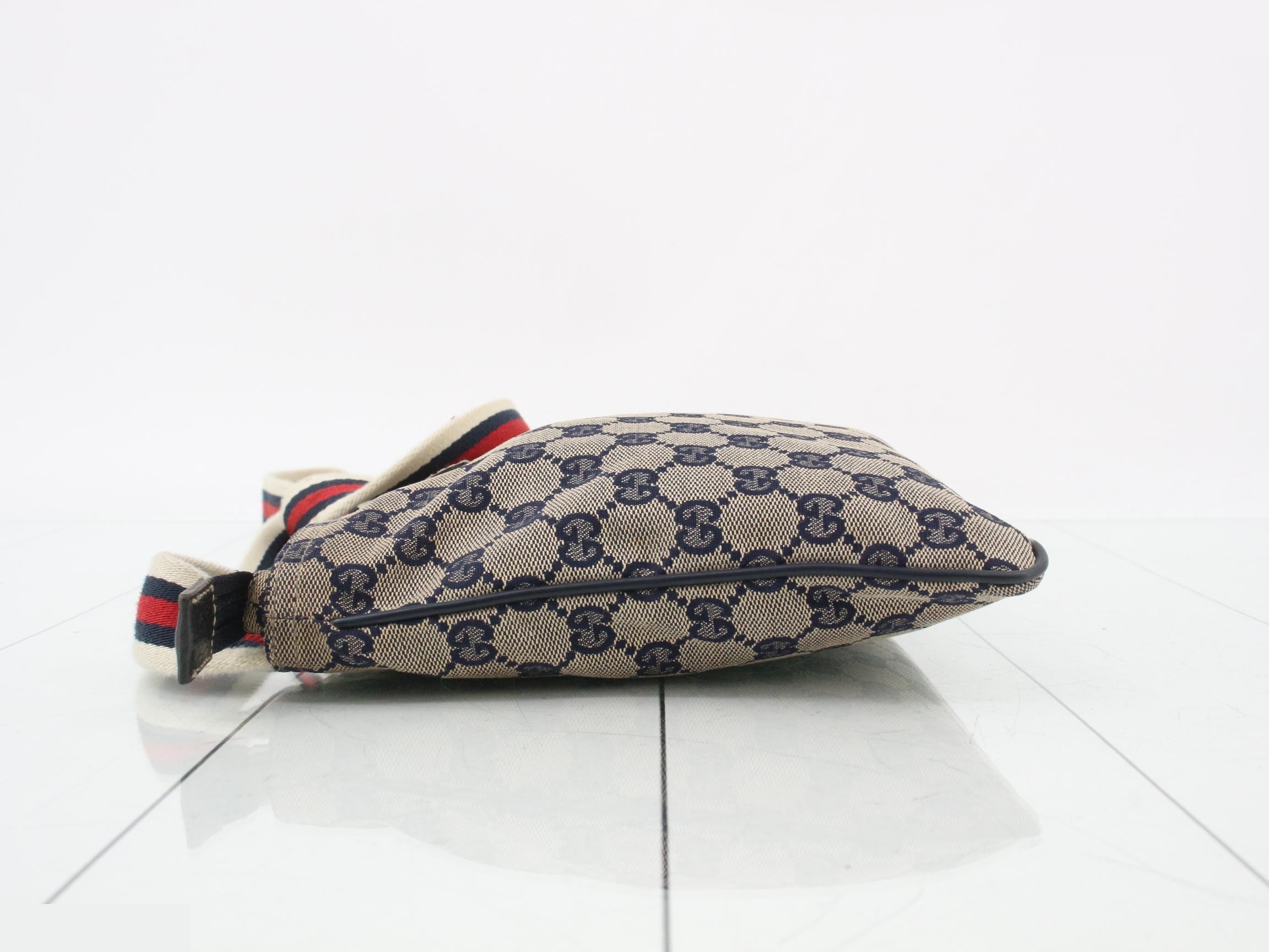 GG Canvas Shoulder Bag — view 4