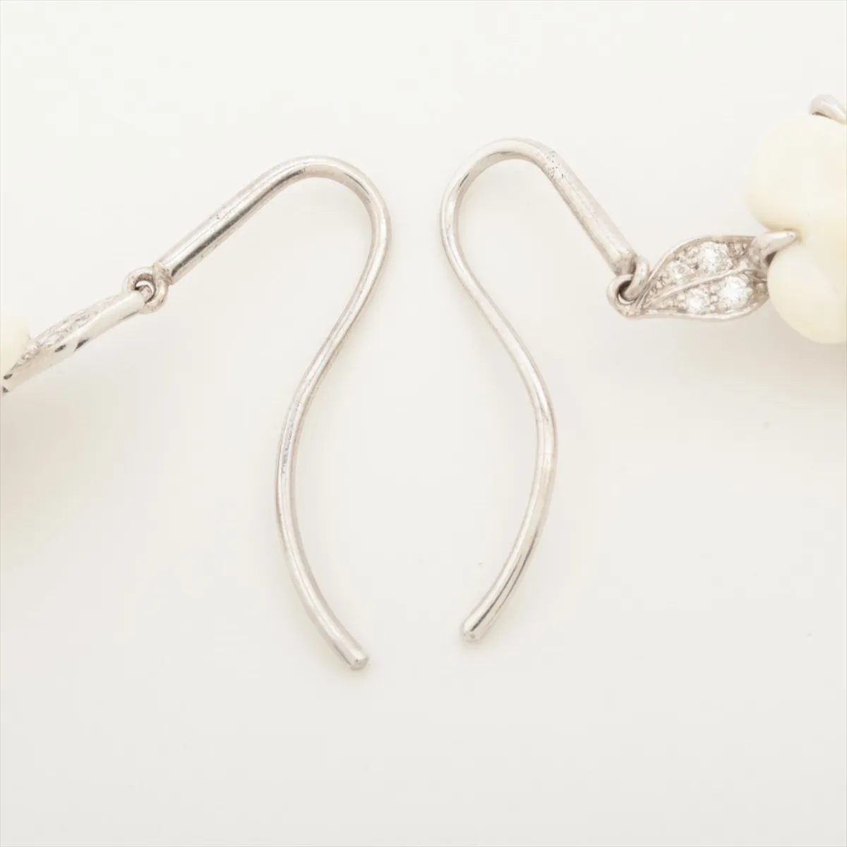 Camellia Diamond Chalcedony Earrings 750(WG) 3.9g S48400 Single Ear Post Distortion — view 4