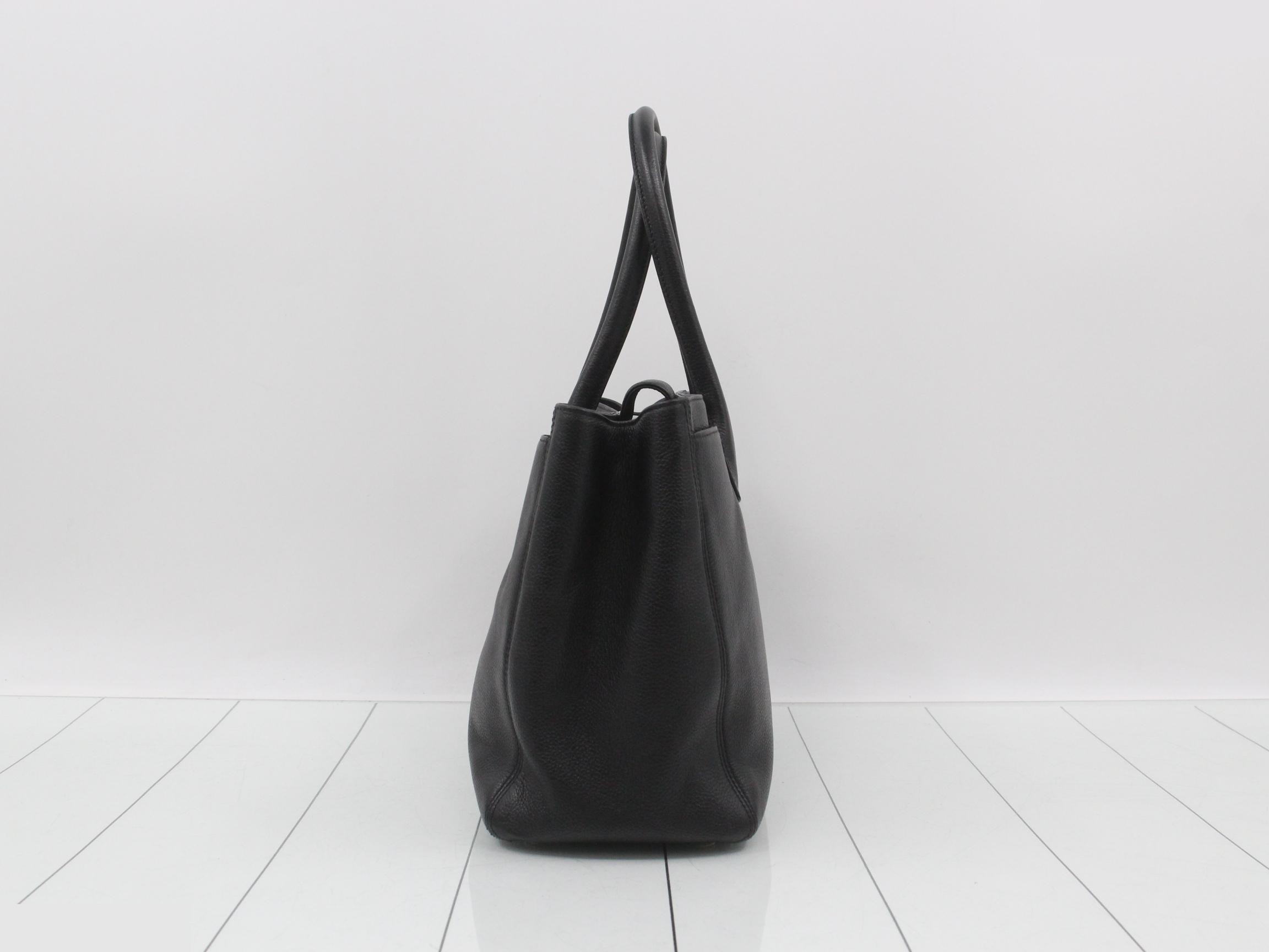 Executive La Caviar Skin Shoulder Bag — view 3
